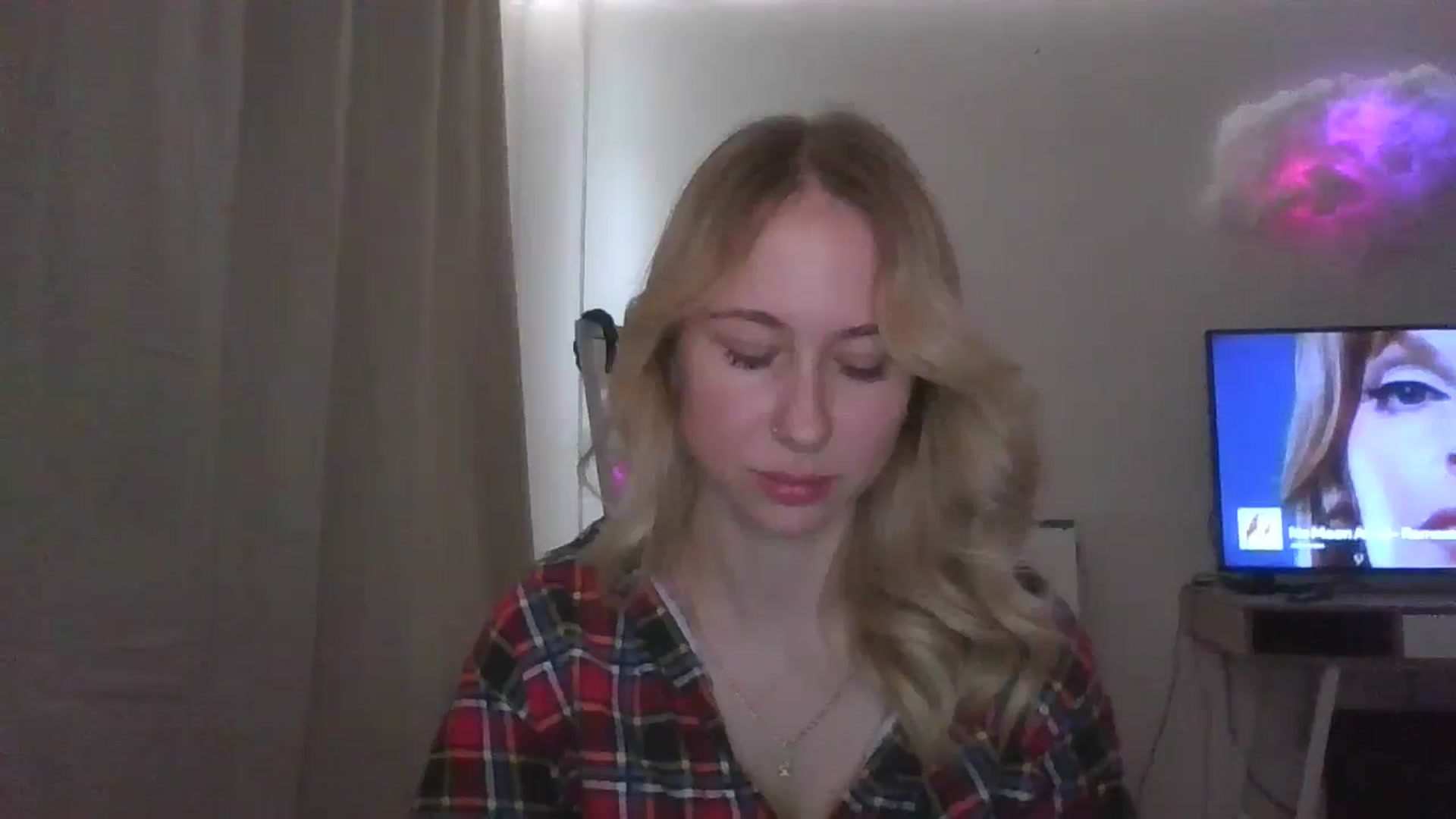 Gallery image thumbnail from Marmelade's myfreecams stream on, 10/20/2025, 08:45 image 11 of 20
