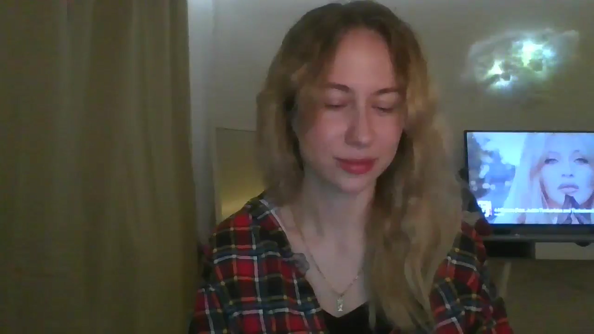 Gallery image thumbnail from Marmelade's myfreecams stream on, 12/27/2025, 21:55 image 6 of 20