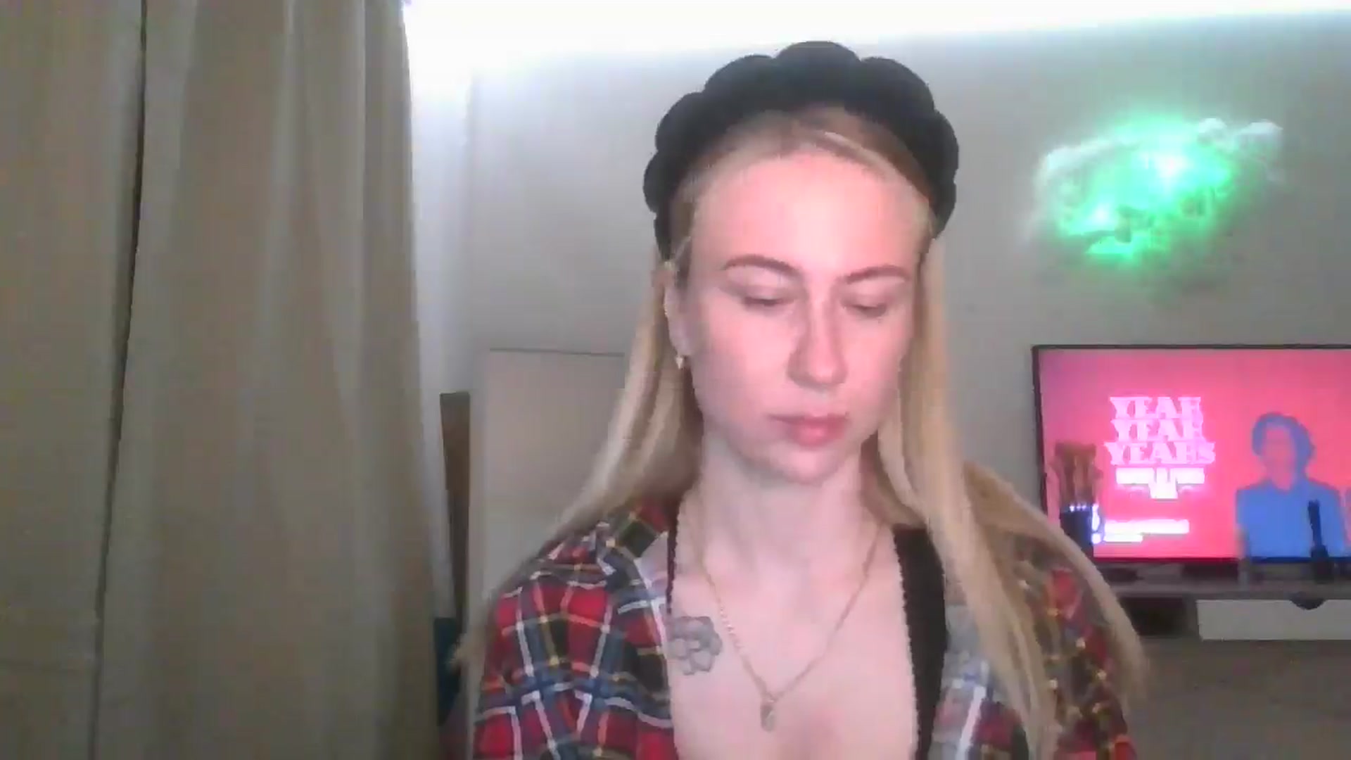 Gallery image thumbnail from Marmelade's myfreecams stream on, 03/08/2026, 23:16 image 9 of 20