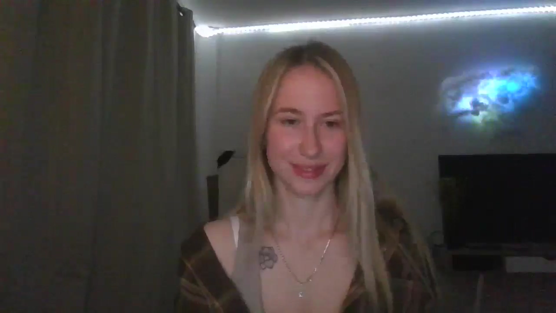 Gallery image thumbnail from Marmelade's myfreecams stream on, 04/07/2026, 22:15 image 4 of 20