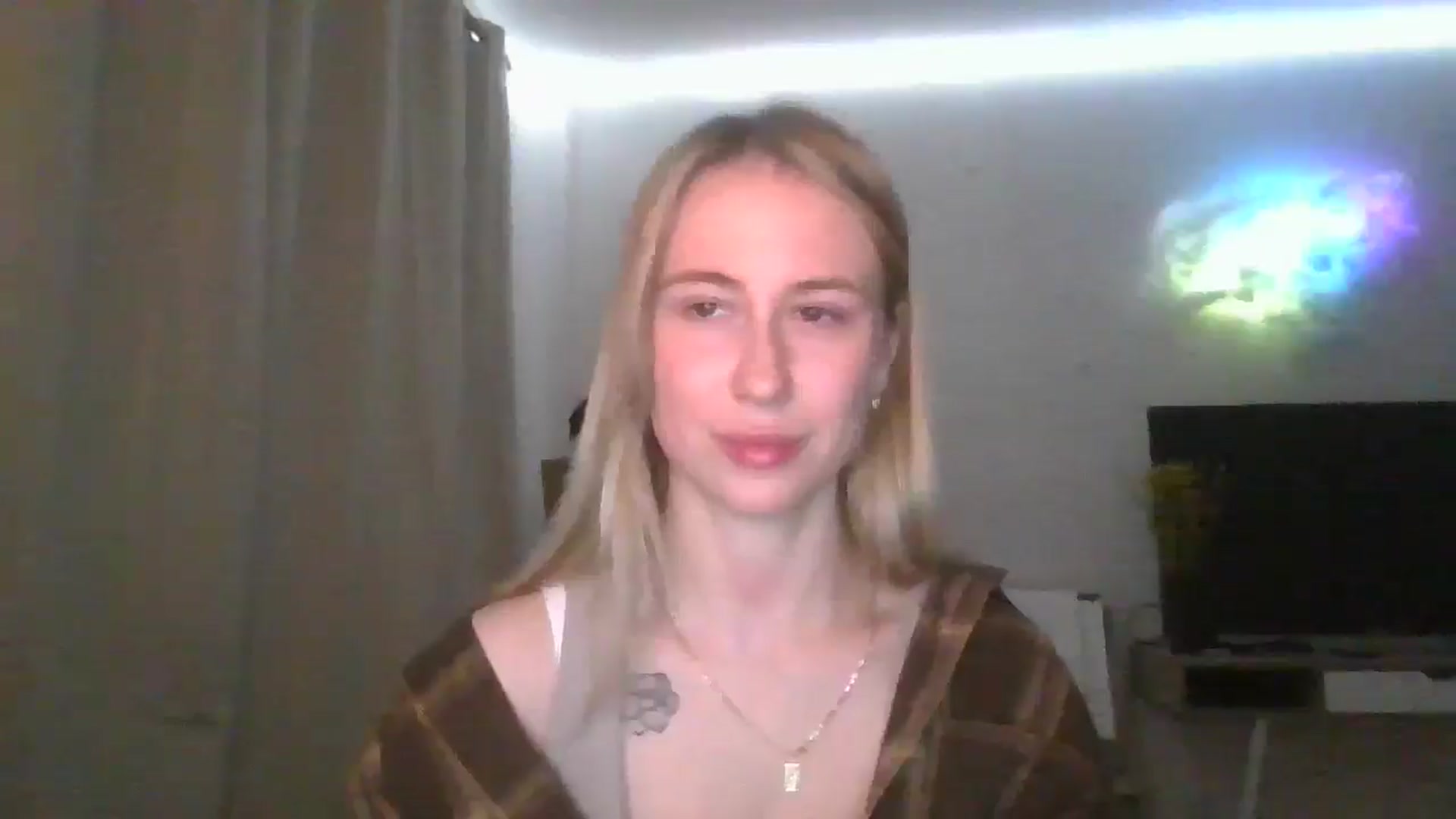 Gallery image thumbnail from Marmelade's myfreecams stream on, 04/07/2026, 22:15 image 17 of 20