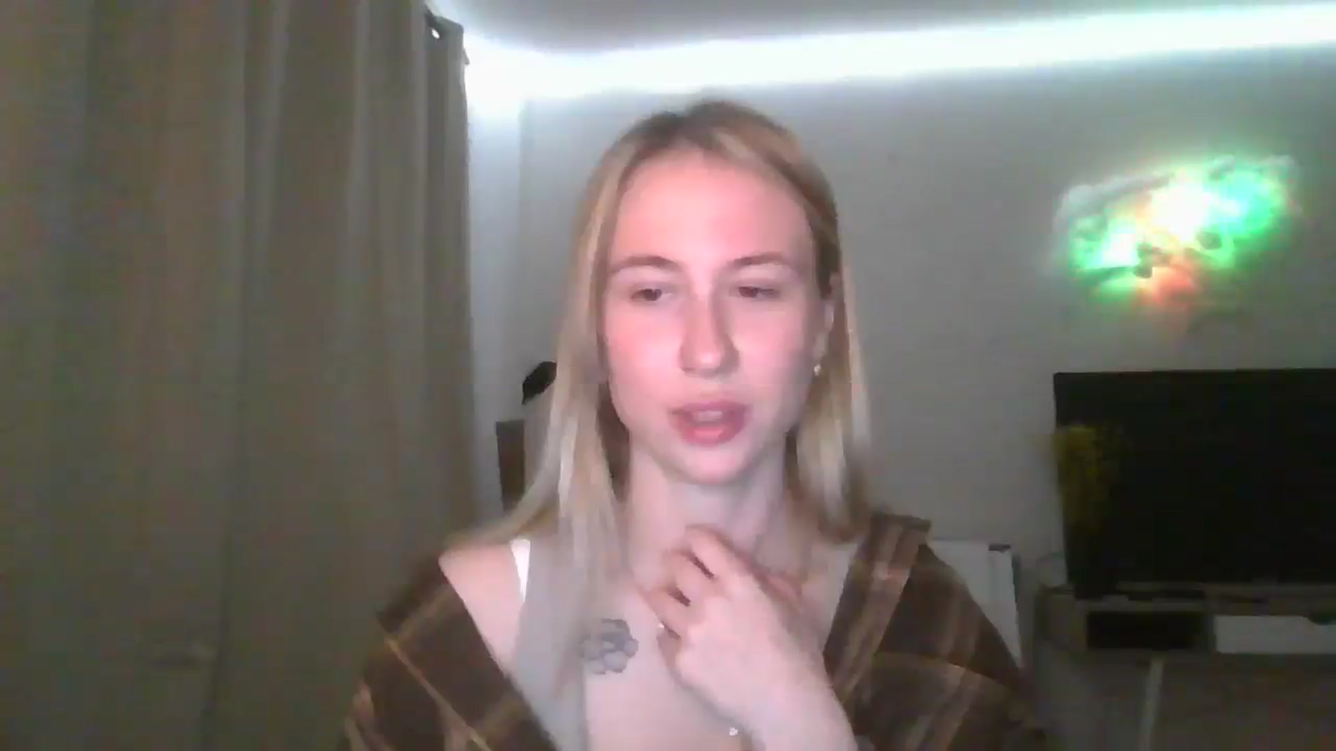 Gallery image thumbnail from Marmelade's myfreecams stream on, 04/07/2026, 22:15 image 18 of 20