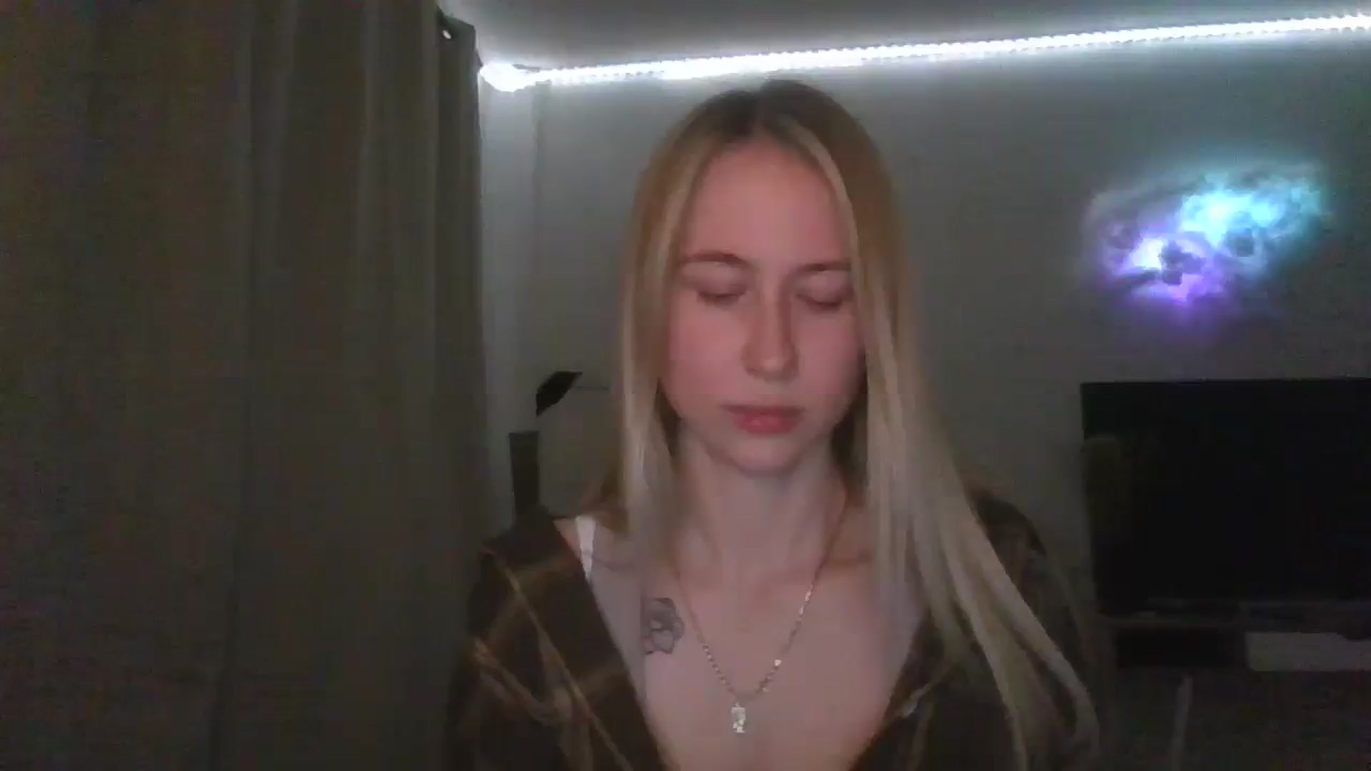Gallery image thumbnail from Marmelade's myfreecams stream on, 04/07/2026, 22:15 image 3 of 20