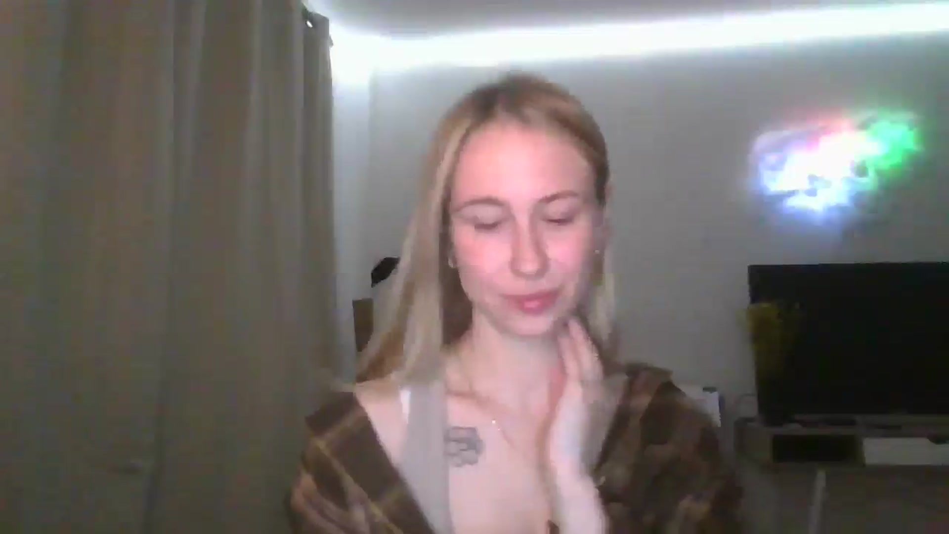 Gallery image thumbnail from Marmelade's myfreecams stream on, 04/07/2026, 22:15 image 16 of 20