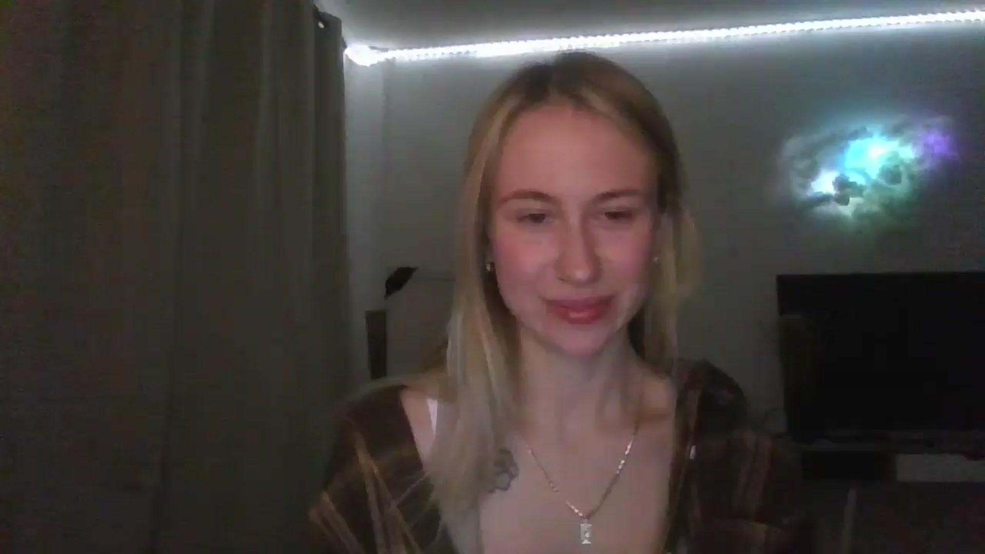 Gallery image thumbnail from Marmelade's myfreecams stream on, 04/07/2026, 22:15 image 6 of 20