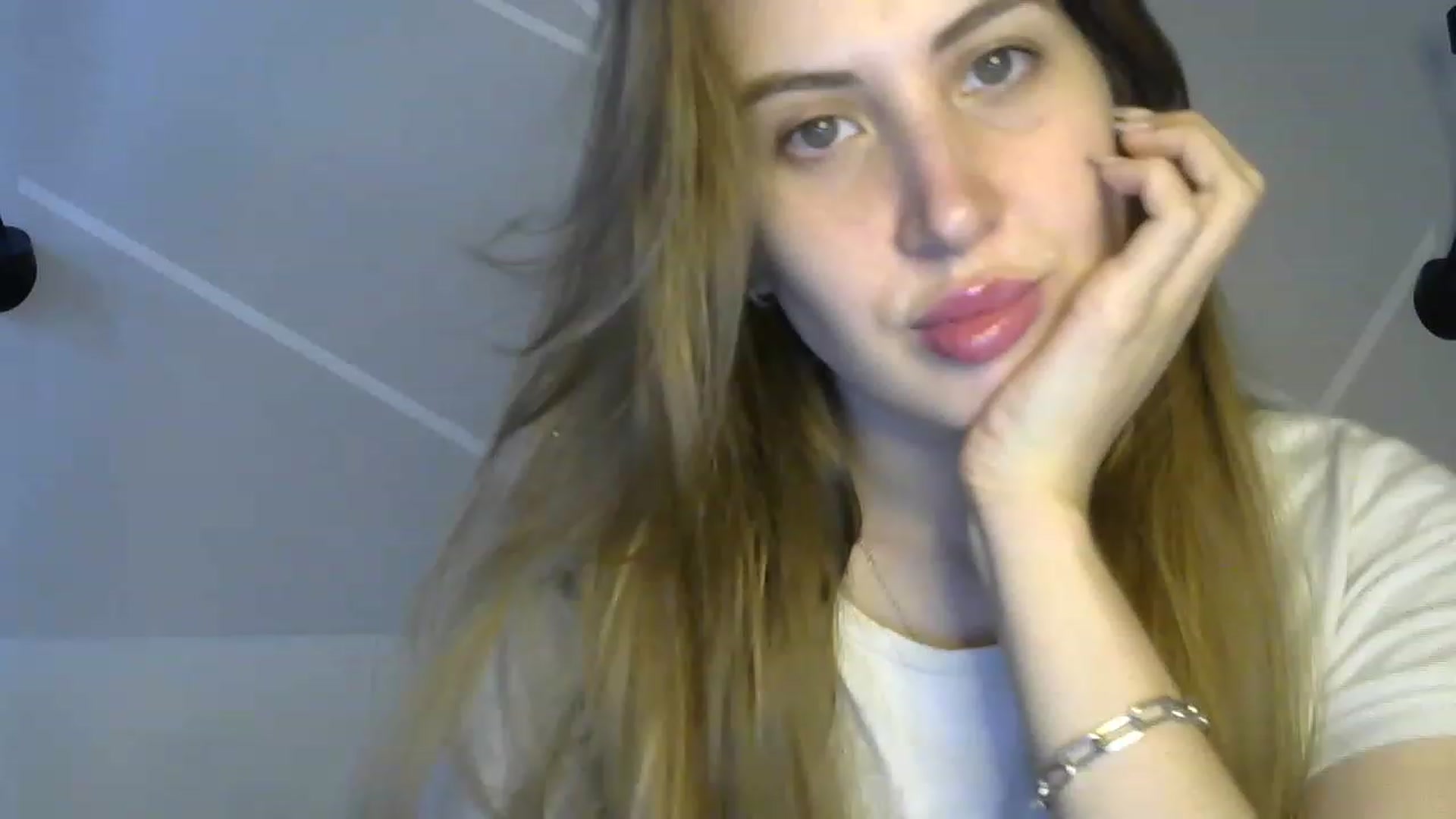 Gallery image thumbnail from MarryCox's myfreecams stream on, 01/03/2023, 12:27 image 3 of 20