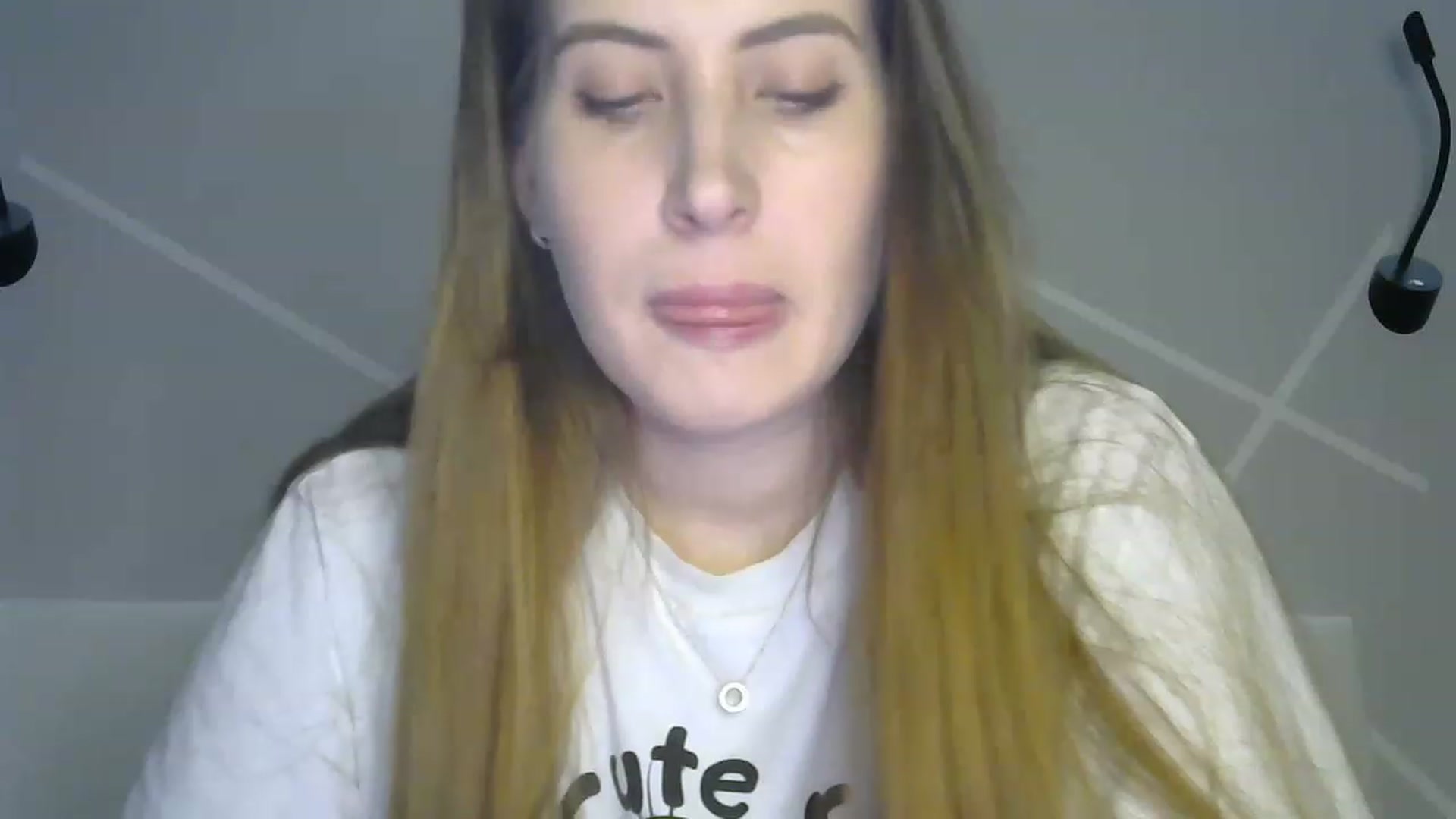 Gallery image thumbnail from MarryCox's myfreecams stream on, 03/16/2023, 13:15 image 3 of 20