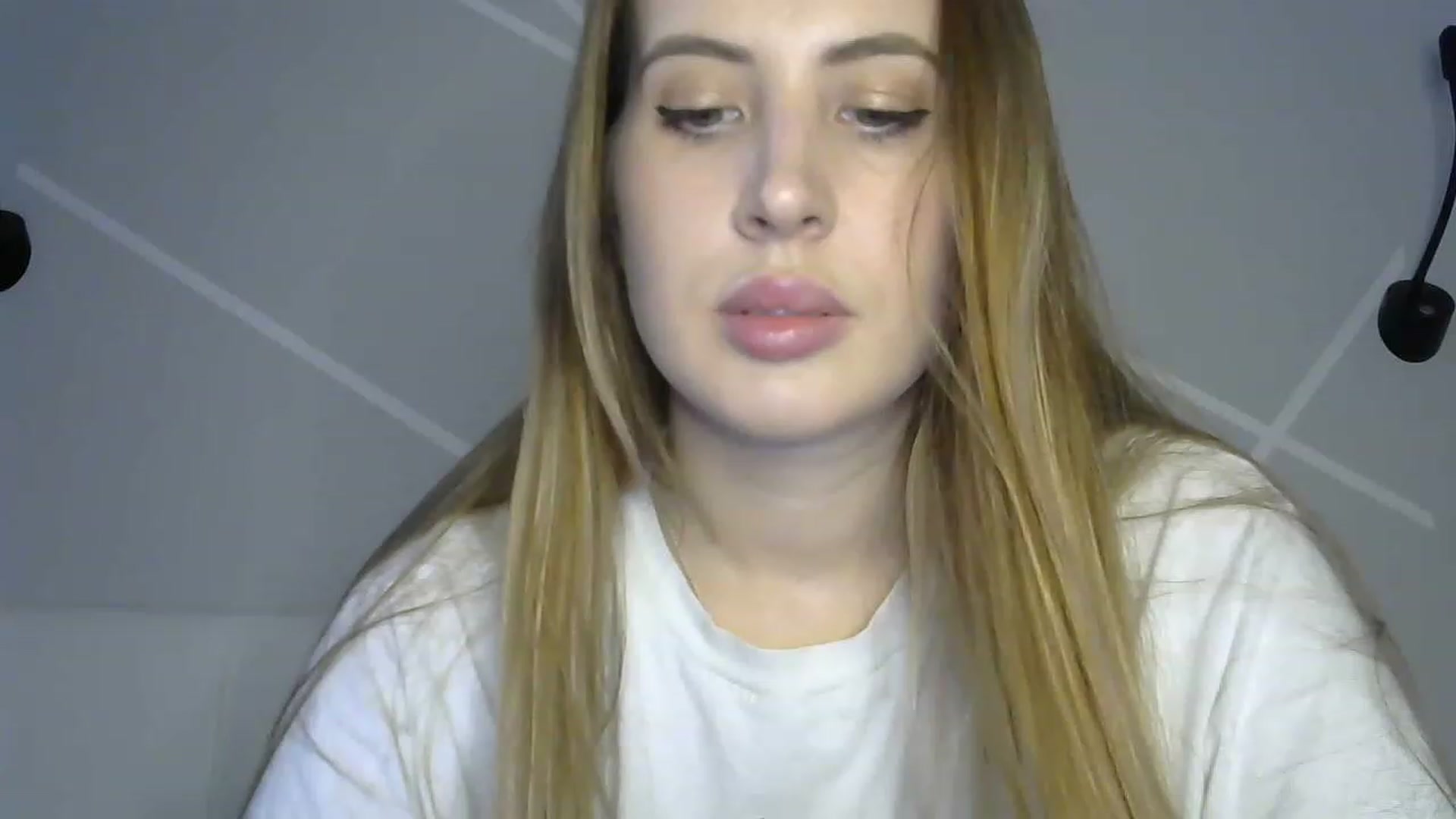 Gallery image thumbnail from MarryCox's myfreecams stream on, 04/05/2023, 11:13 image 17 of 20