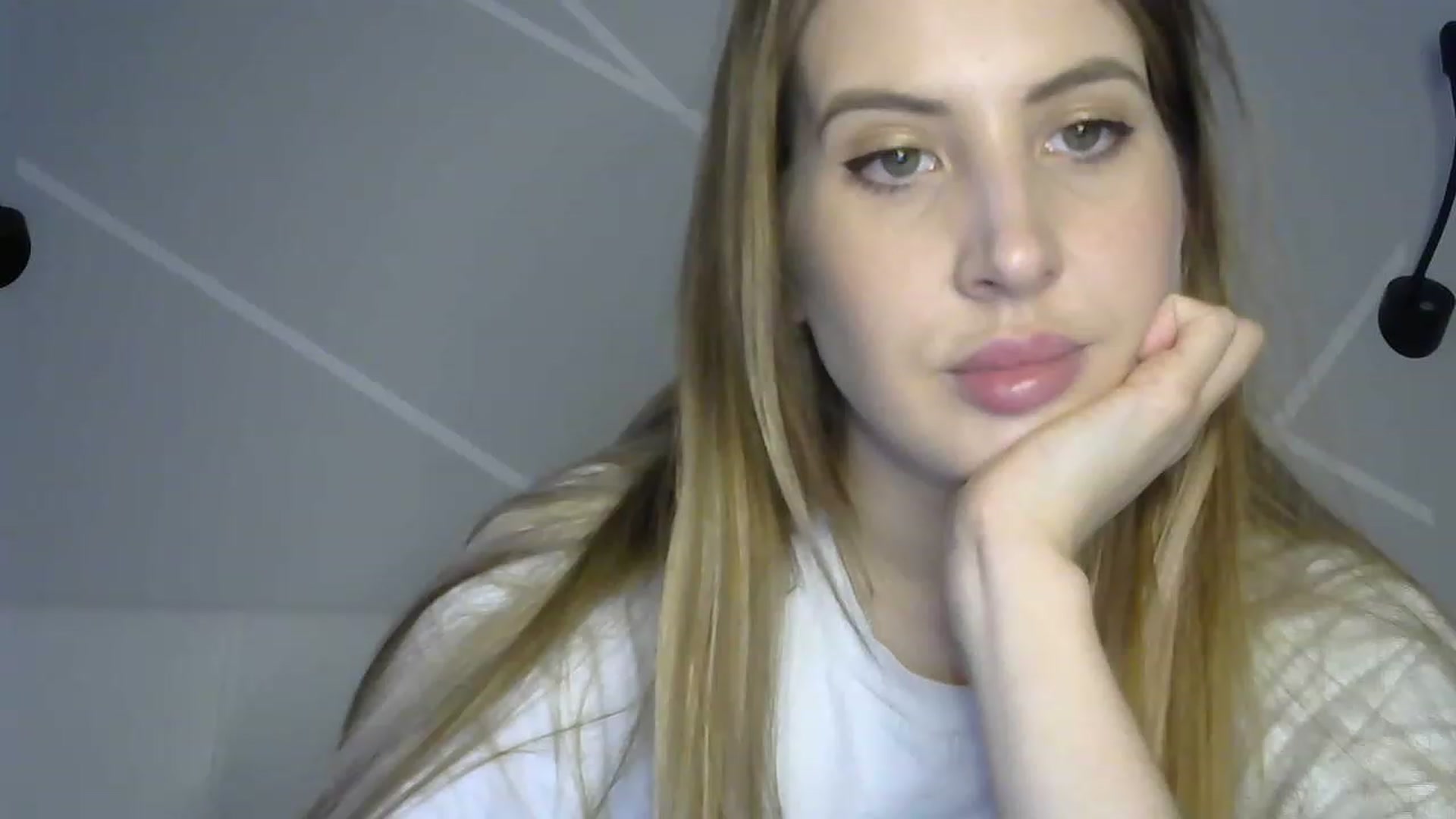 Gallery image thumbnail from MarryCox's myfreecams stream on, 04/05/2023, 11:13 image 19 of 20