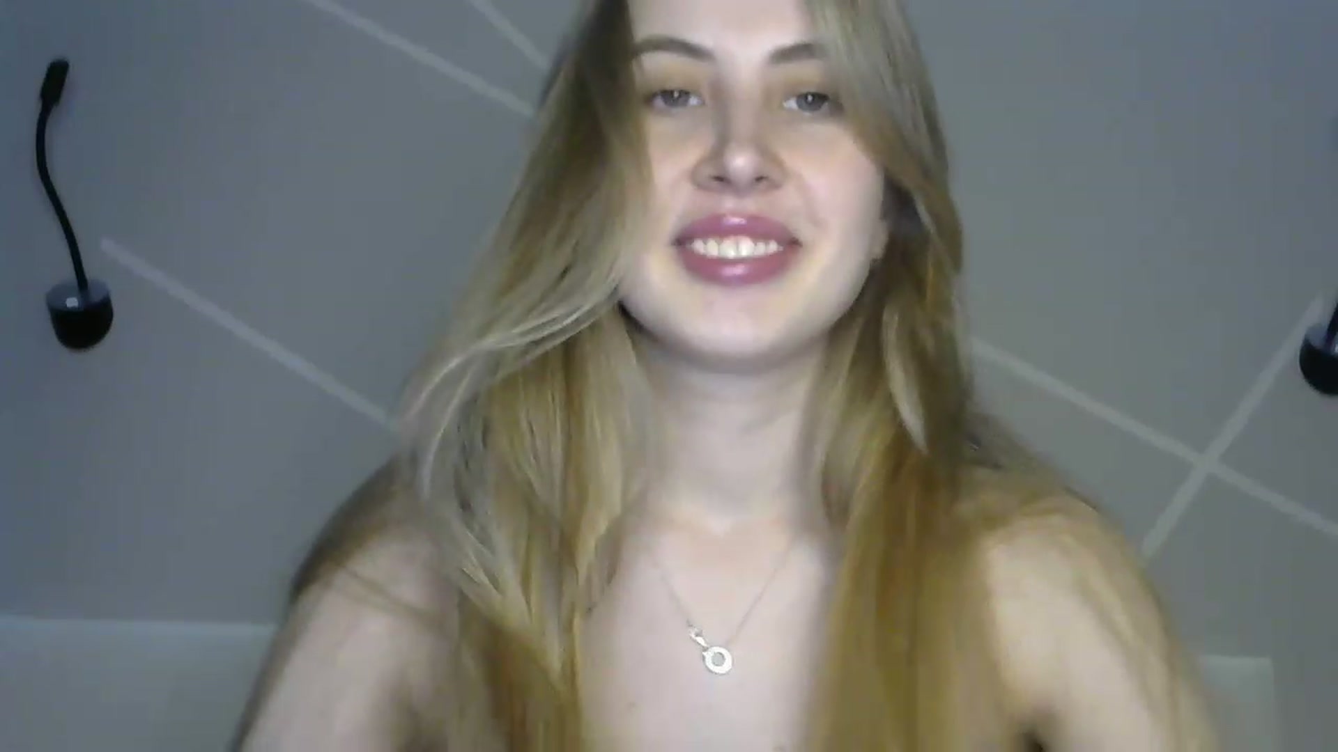 Gallery image thumbnail from MarryCox's myfreecams stream on, 04/06/2023, 10:53 image 14 of 20