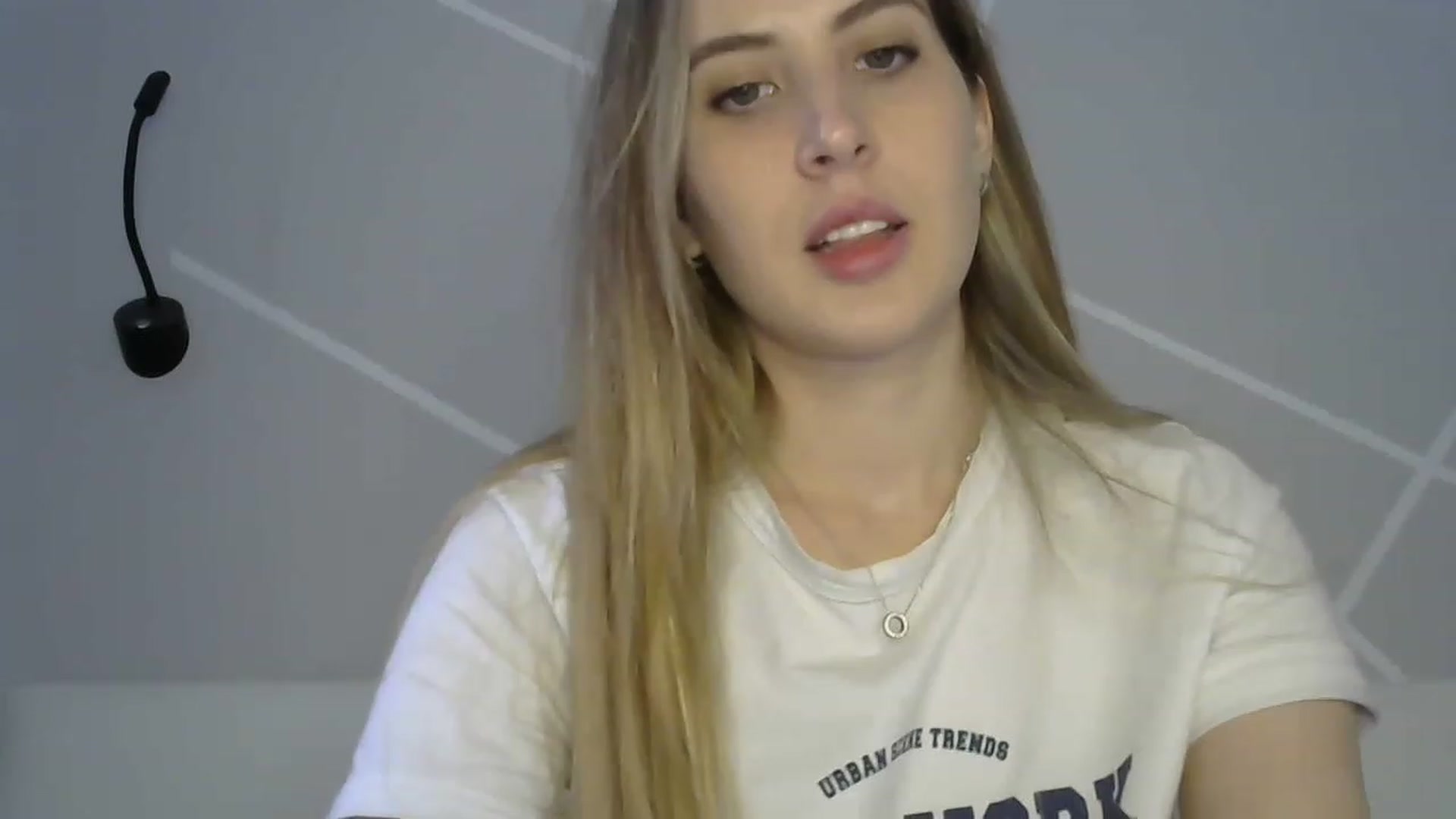 Gallery image thumbnail from MarryCox's myfreecams stream on, 05/23/2023, 09:40 image 10 of 20