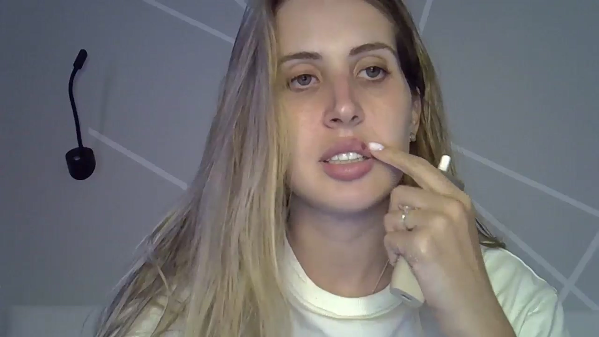 Gallery image thumbnail from MarryCox's myfreecams stream on, 07/28/2024, 17:29 image 2 of 20