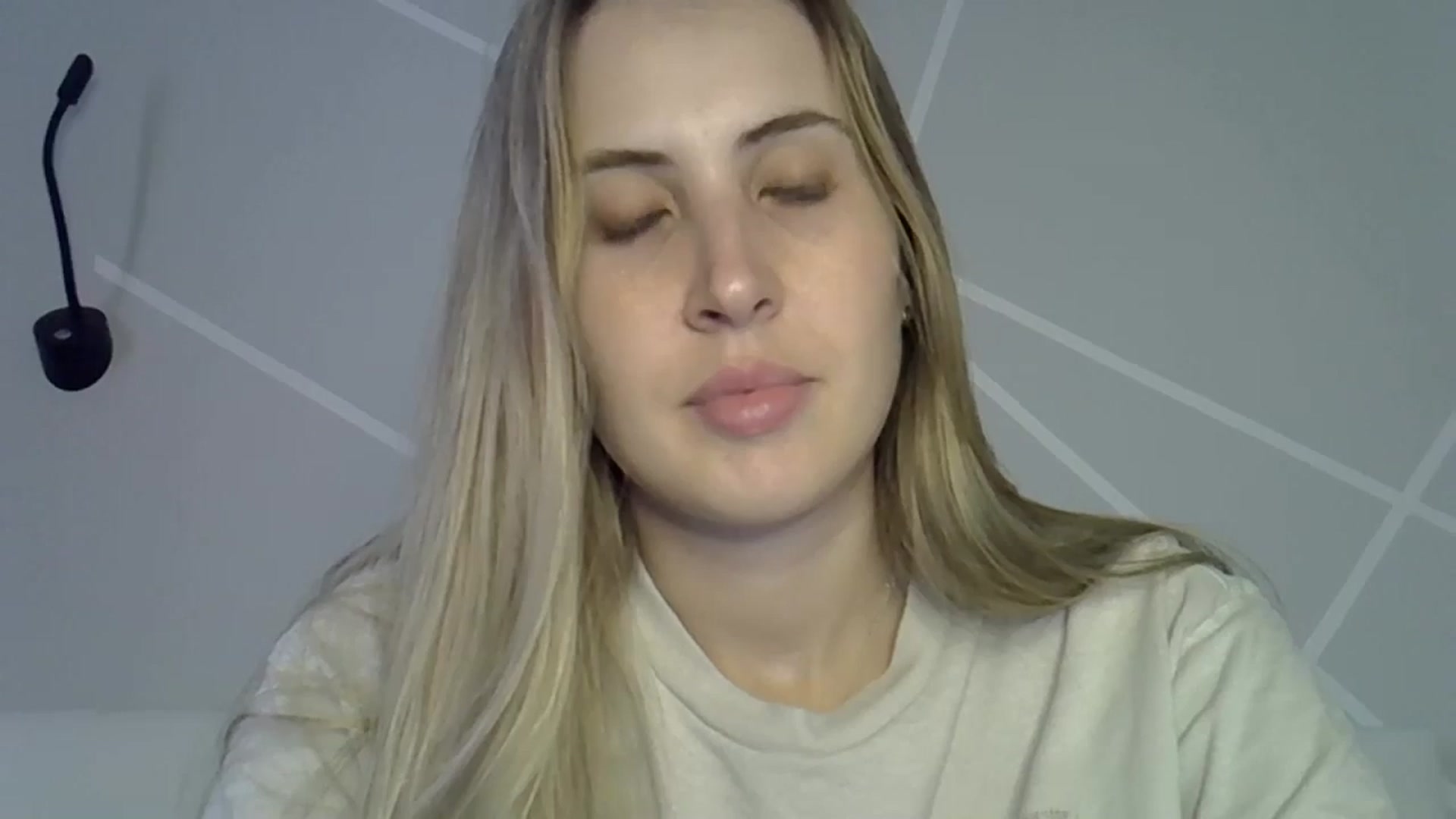 Gallery image thumbnail from MarryCox's myfreecams stream on, 08/27/2024, 13:26 image 16 of 20