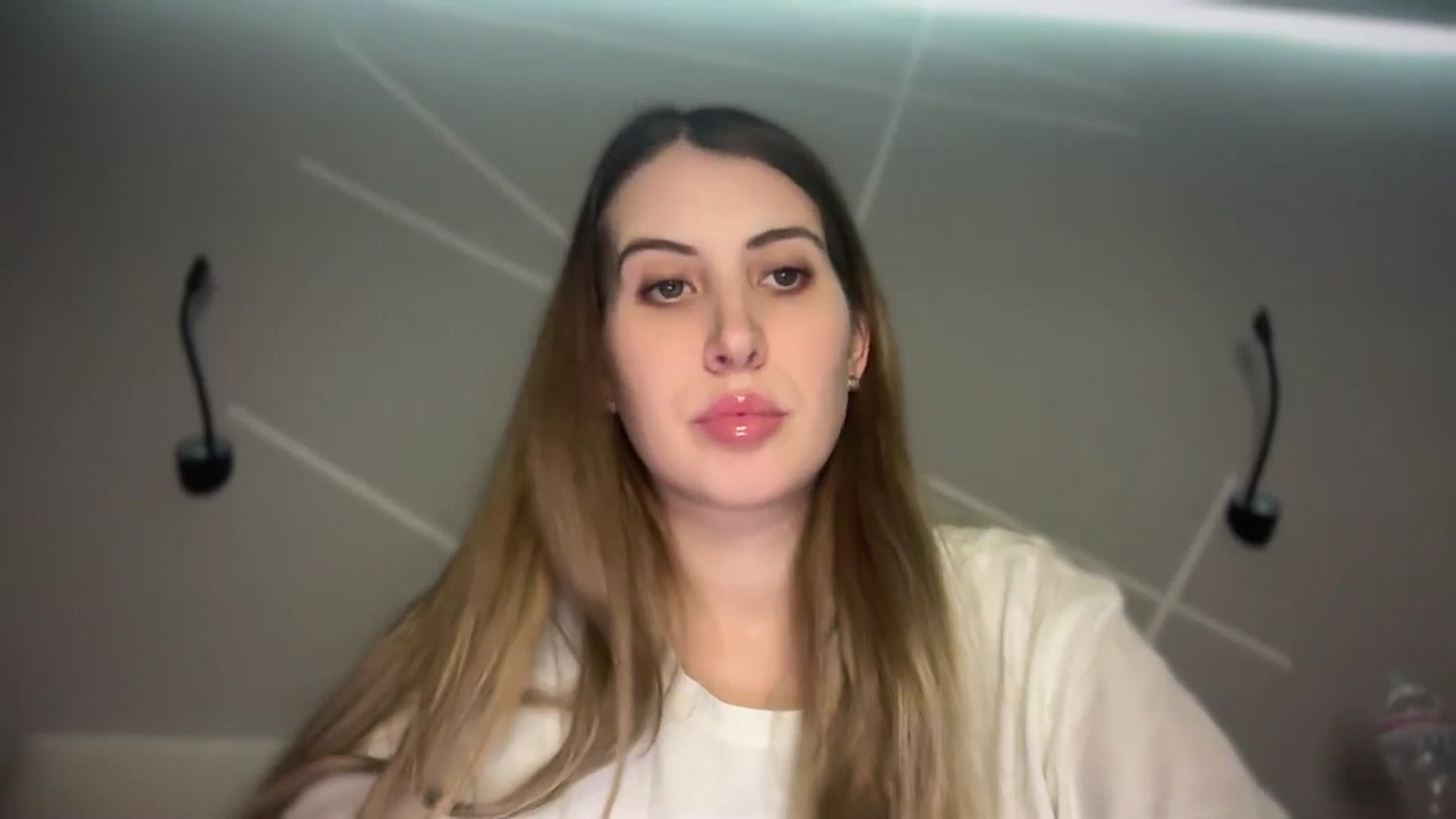Gallery image thumbnail from MarryCox's myfreecams stream on, 12/16/2024, 15:00 image 20 of 20