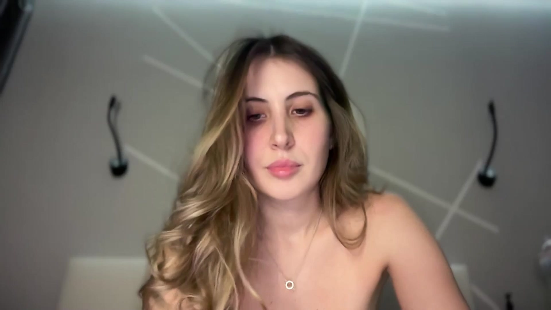 Gallery image thumbnail from MarryCox's myfreecams stream on, 01/03/2025, 16:26 image 16 of 20