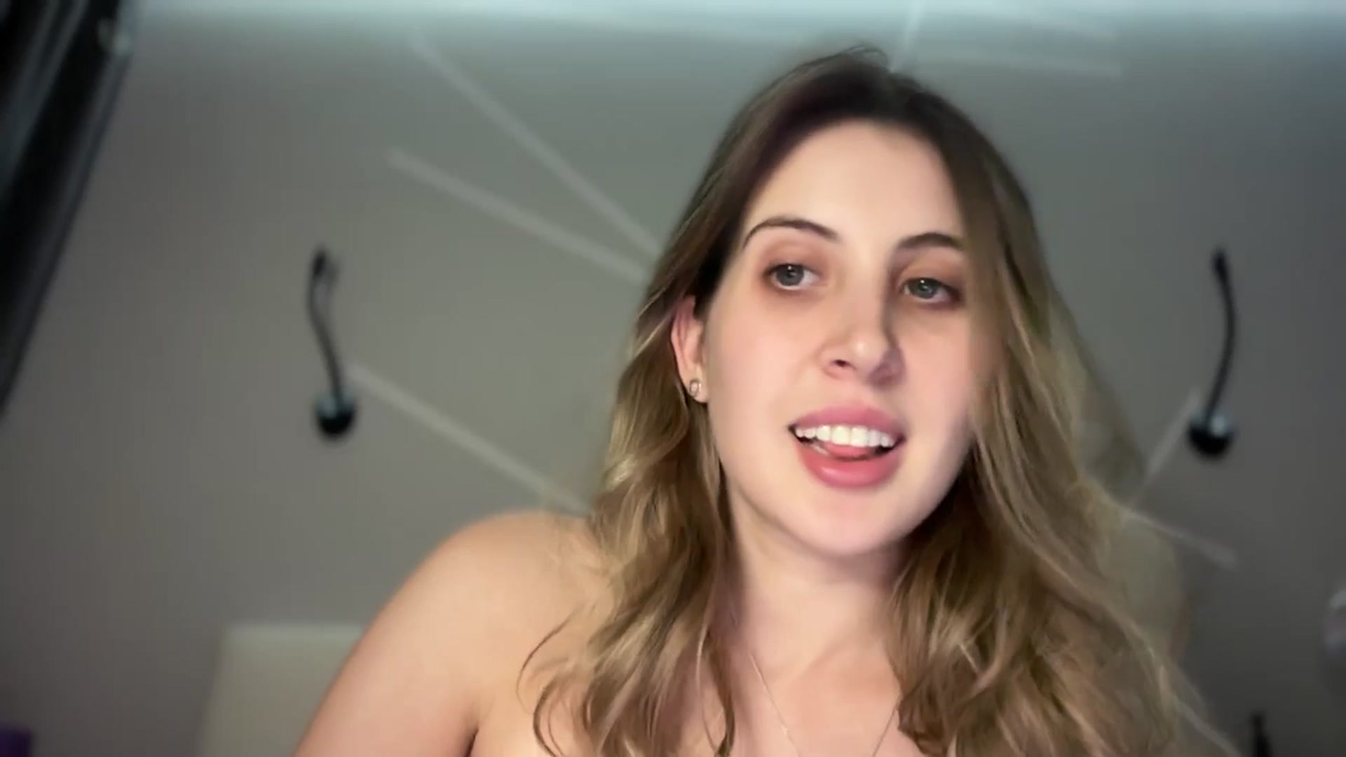 Gallery image thumbnail from MarryCox's myfreecams stream on, 01/03/2025, 17:23 image 4 of 20