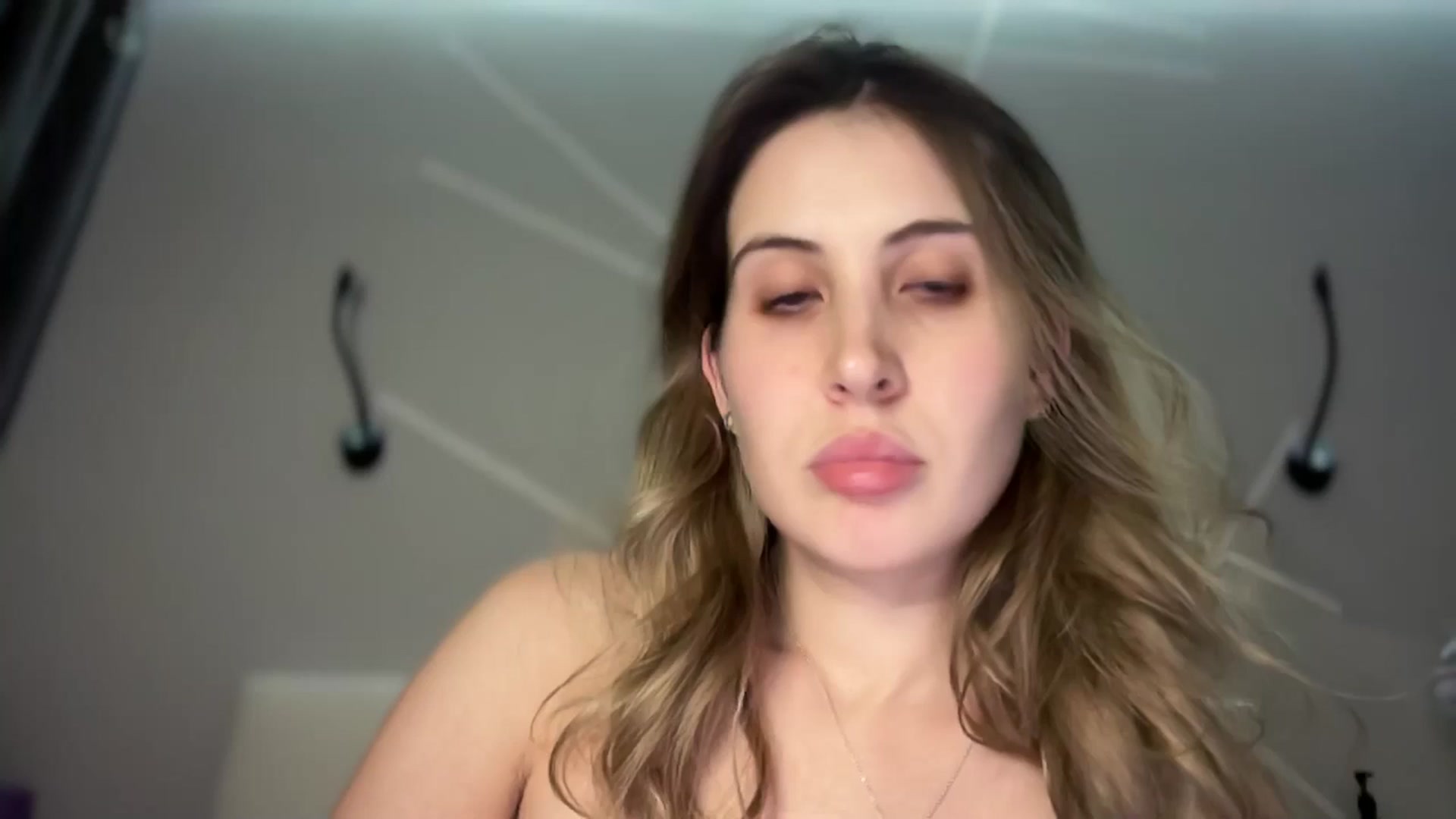 Gallery image thumbnail from MarryCox's myfreecams stream on, 01/03/2025, 17:23 image 2 of 20