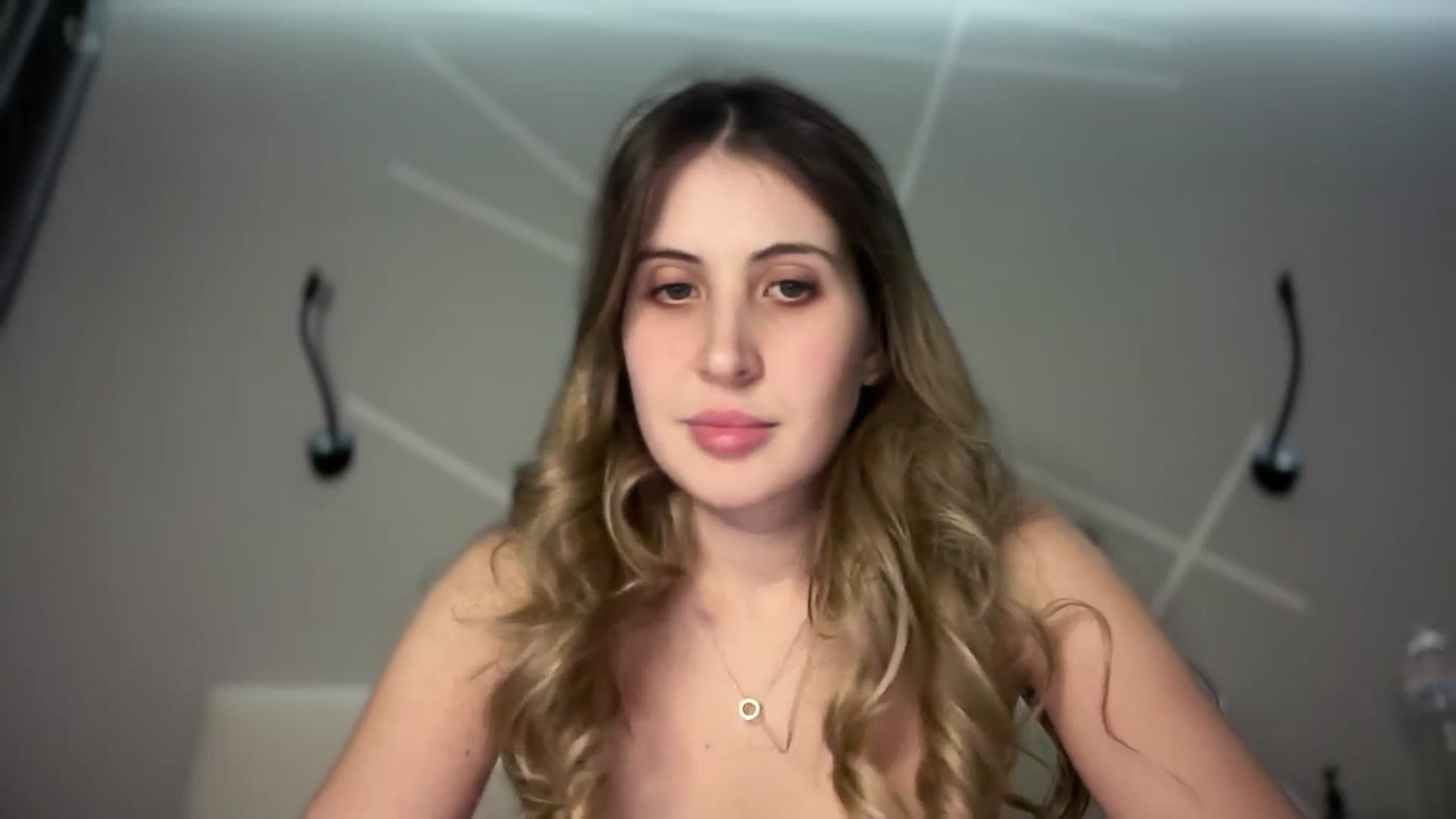 Gallery image thumbnail from MarryCox's myfreecams stream on, 01/03/2025, 17:23 image 19 of 20