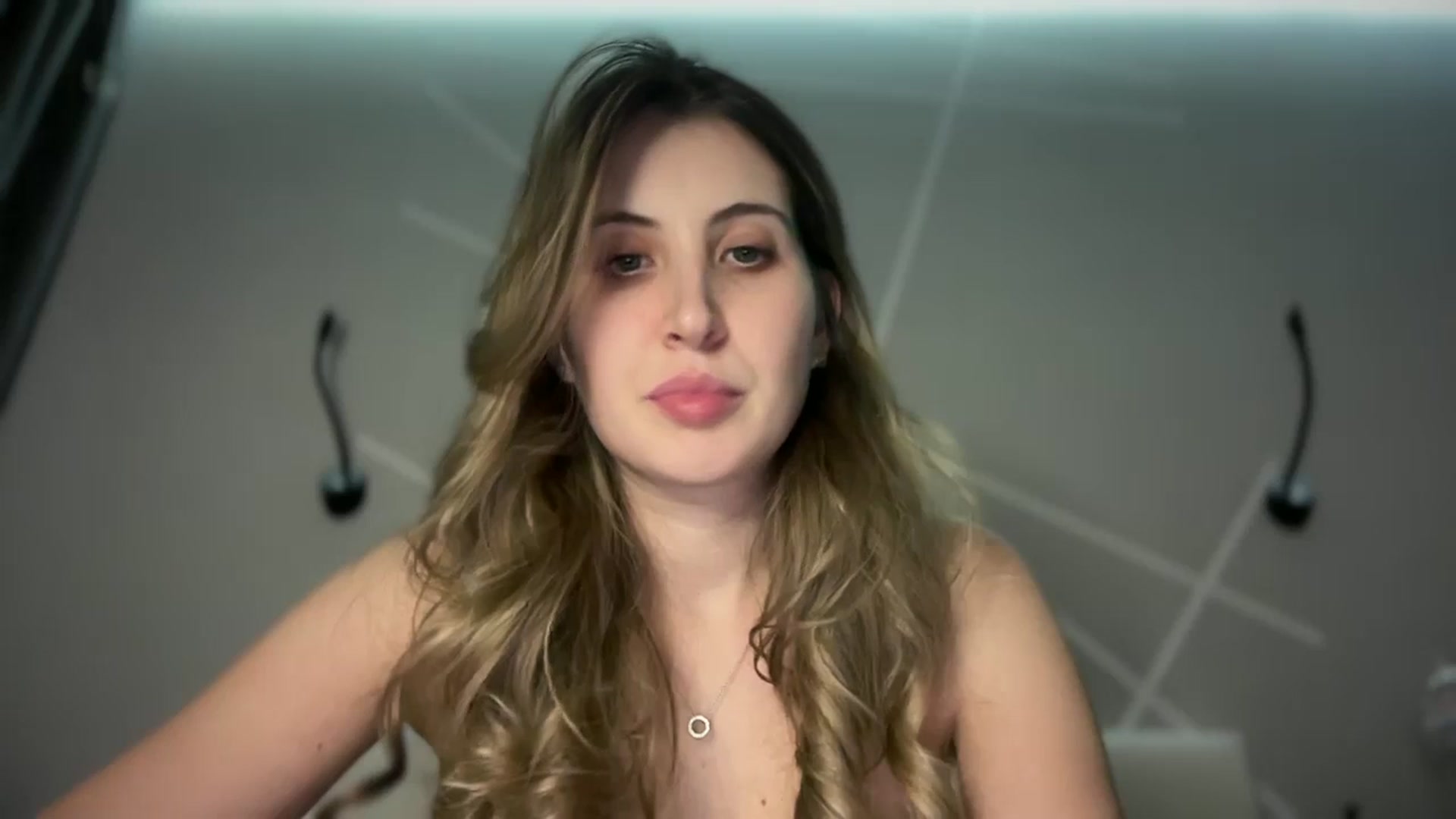 Gallery image thumbnail from MarryCox's myfreecams stream on, 01/03/2025, 17:23 image 8 of 20