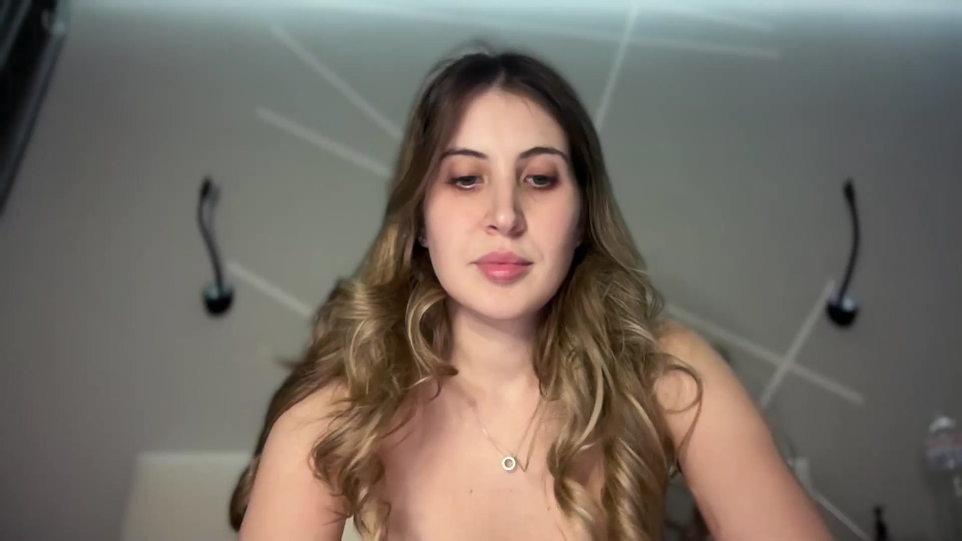 Gallery image thumbnail from MarryCox's myfreecams stream on, 01/03/2025, 17:23 image 18 of 20