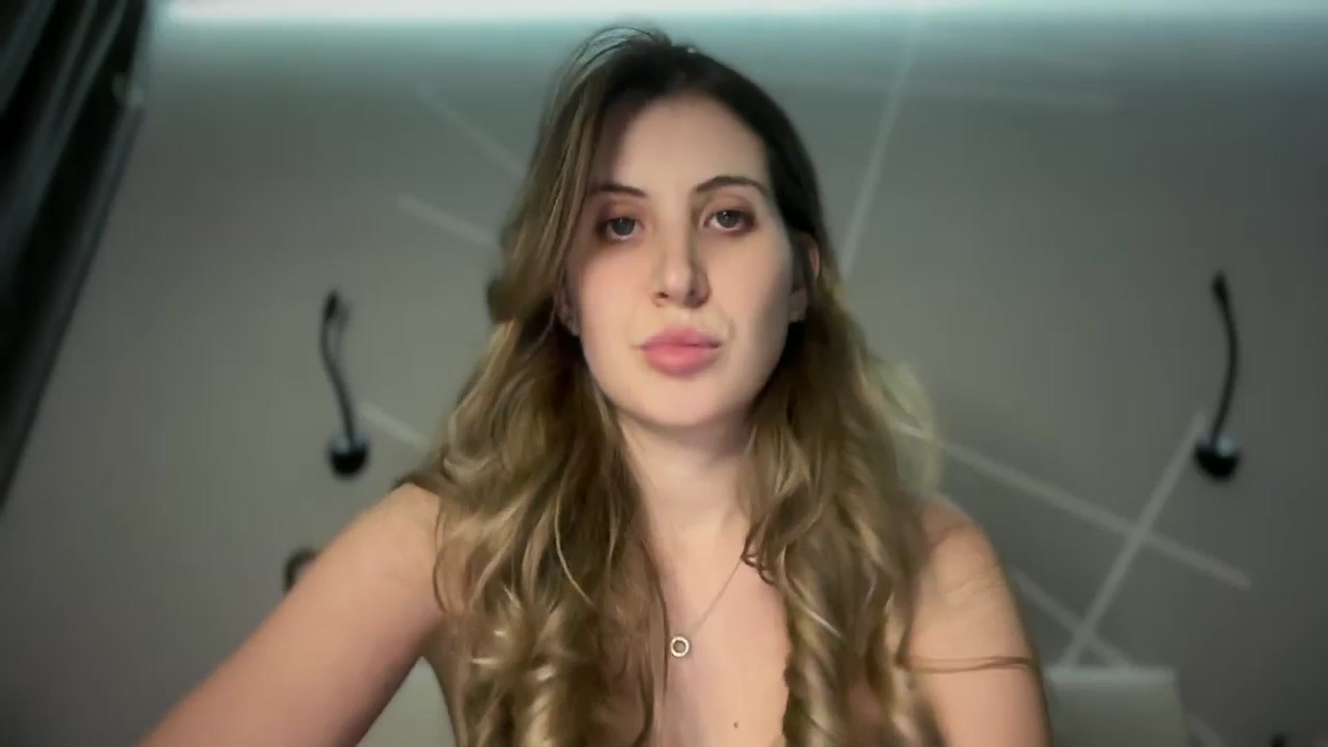 Gallery image thumbnail from MarryCox's myfreecams stream on, 01/03/2025, 17:23 image 6 of 20