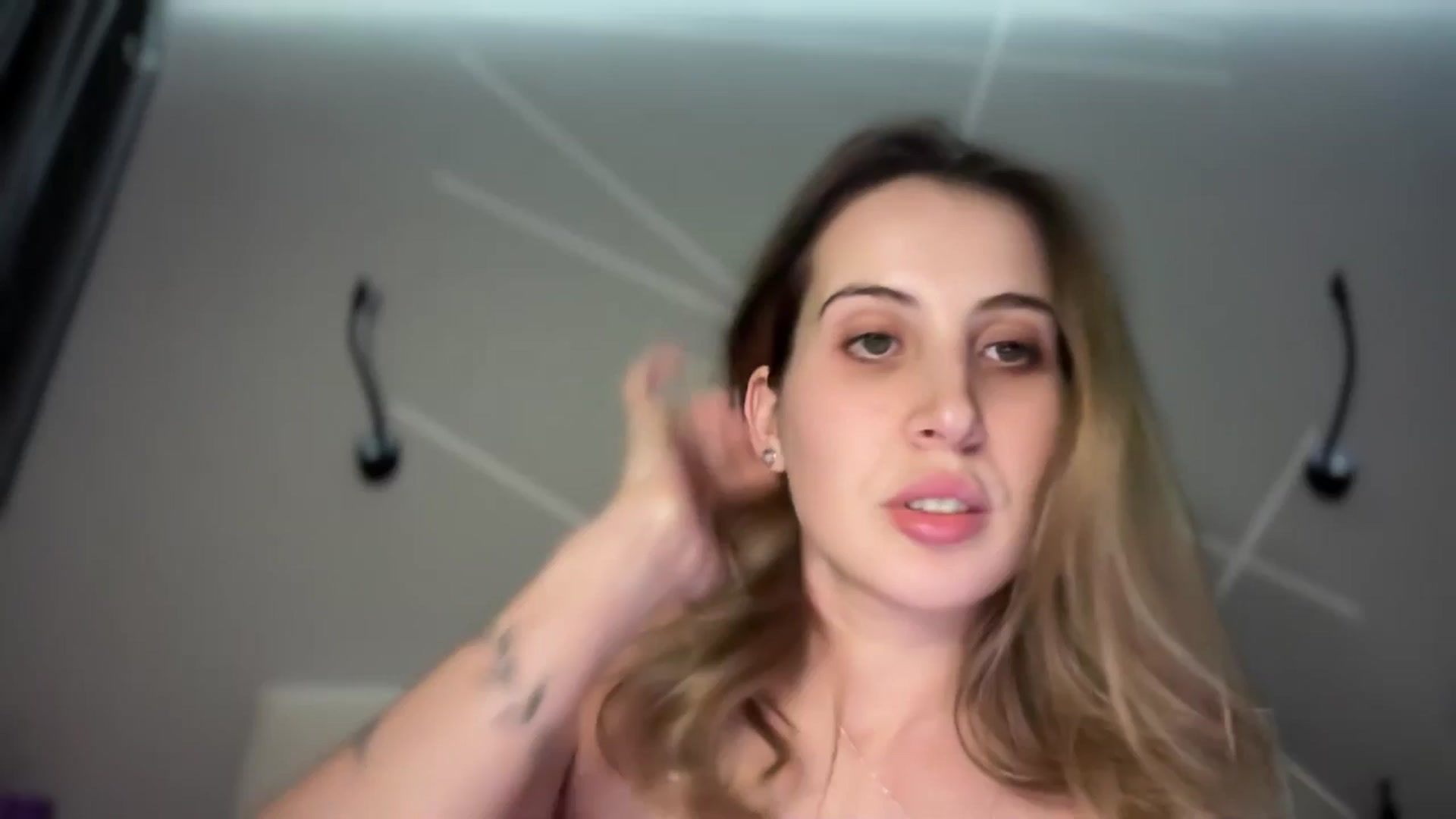 Gallery image thumbnail from MarryCox's myfreecams stream on, 01/03/2025, 17:23 image 1 of 20