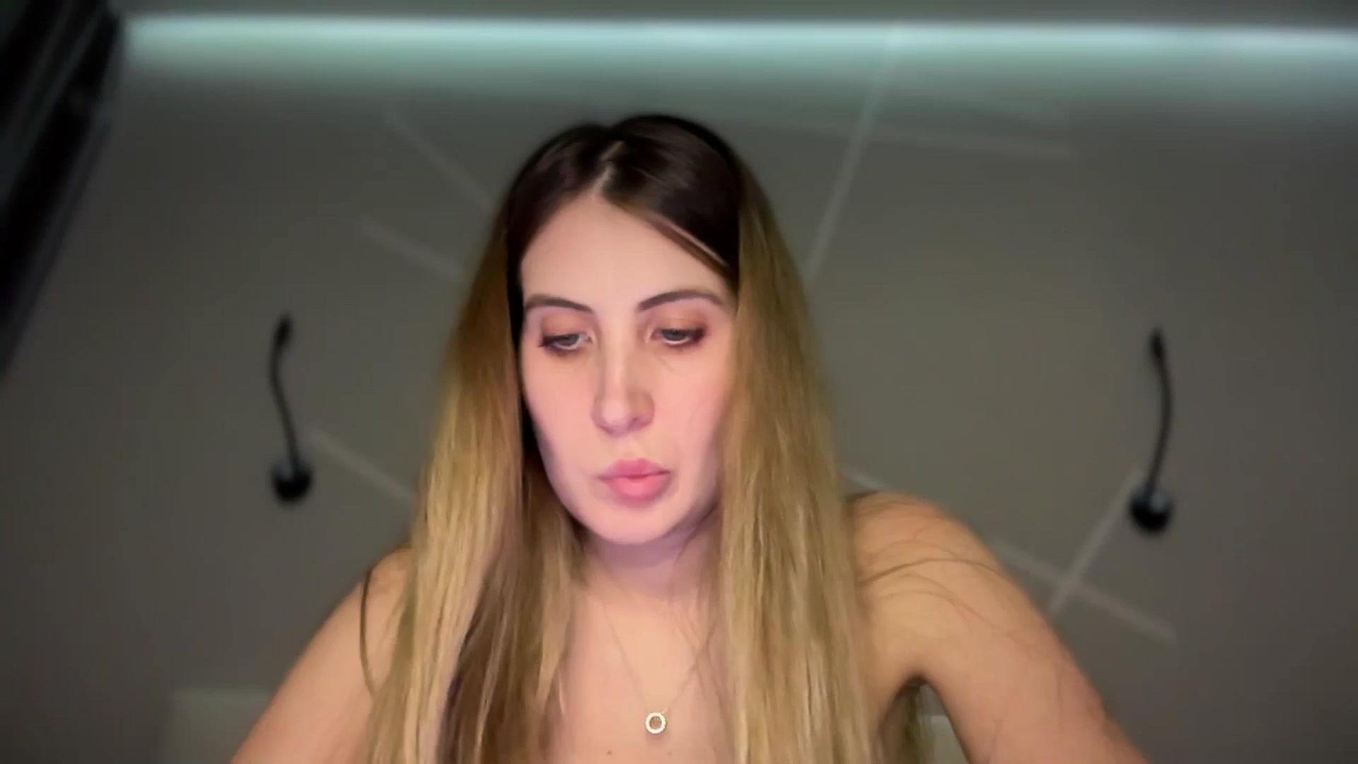 Gallery image thumbnail from MarryCox's myfreecams stream on, 01/08/2025, 15:59 image 11 of 20