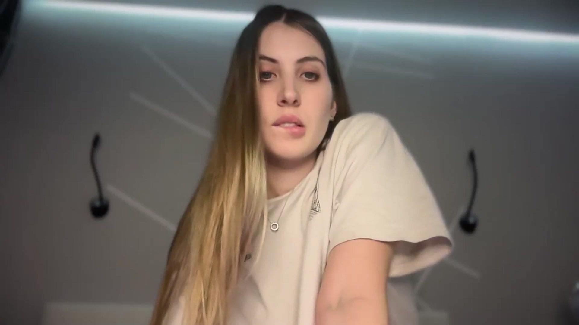 Gallery image thumbnail from MarryCox's myfreecams stream on, 01/09/2025, 14:25 image 12 of 20