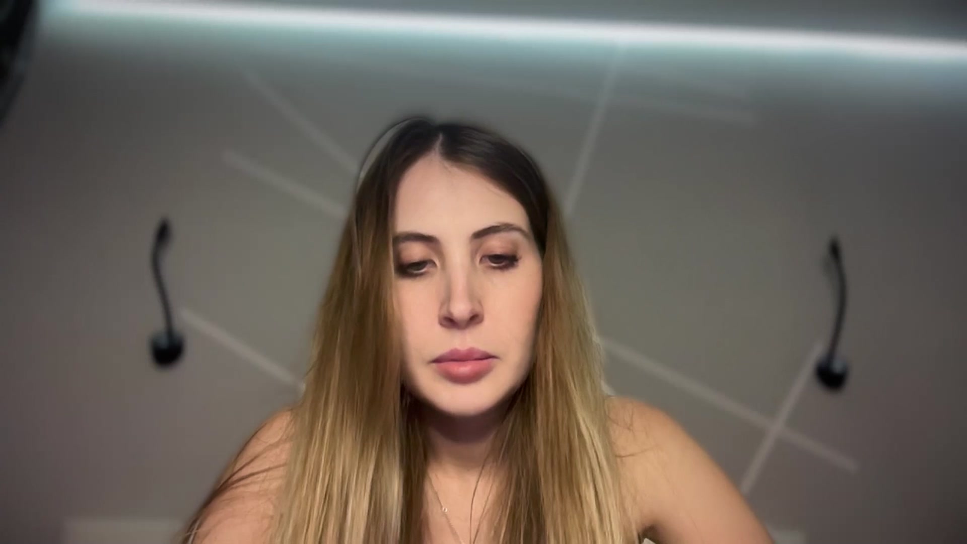 Gallery image thumbnail from MarryCox's myfreecams stream on, 01/10/2025, 14:47 image 16 of 20
