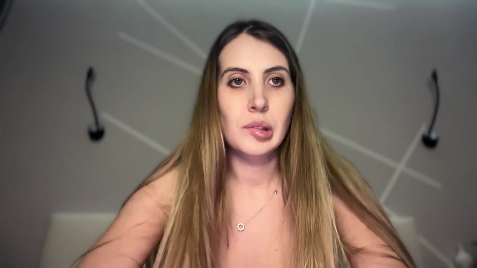 Gallery image thumbnail from MarryCox's myfreecams stream on, 01/16/2025, 14:31 image 12 of 20