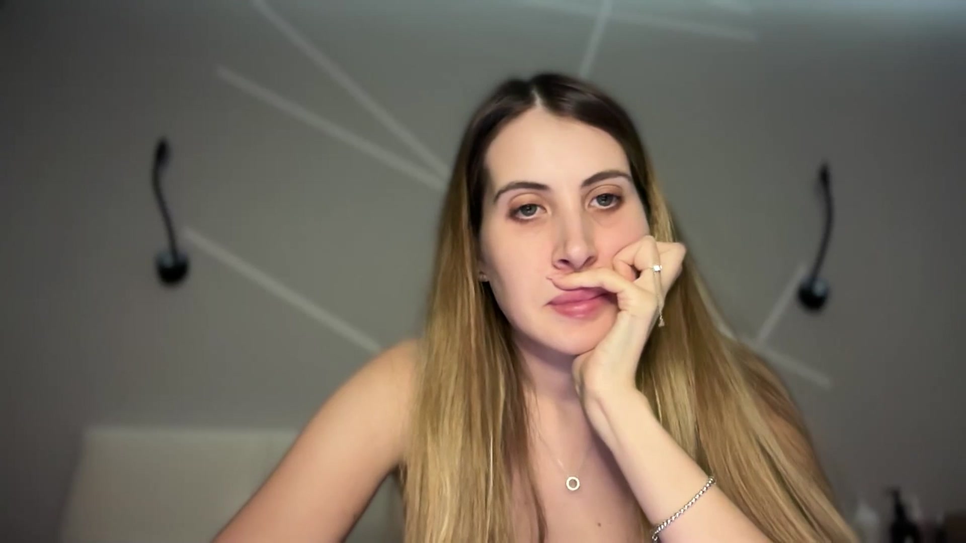 Gallery image thumbnail from MarryCox's myfreecams stream on, 01/17/2025, 15:03 image 6 of 20