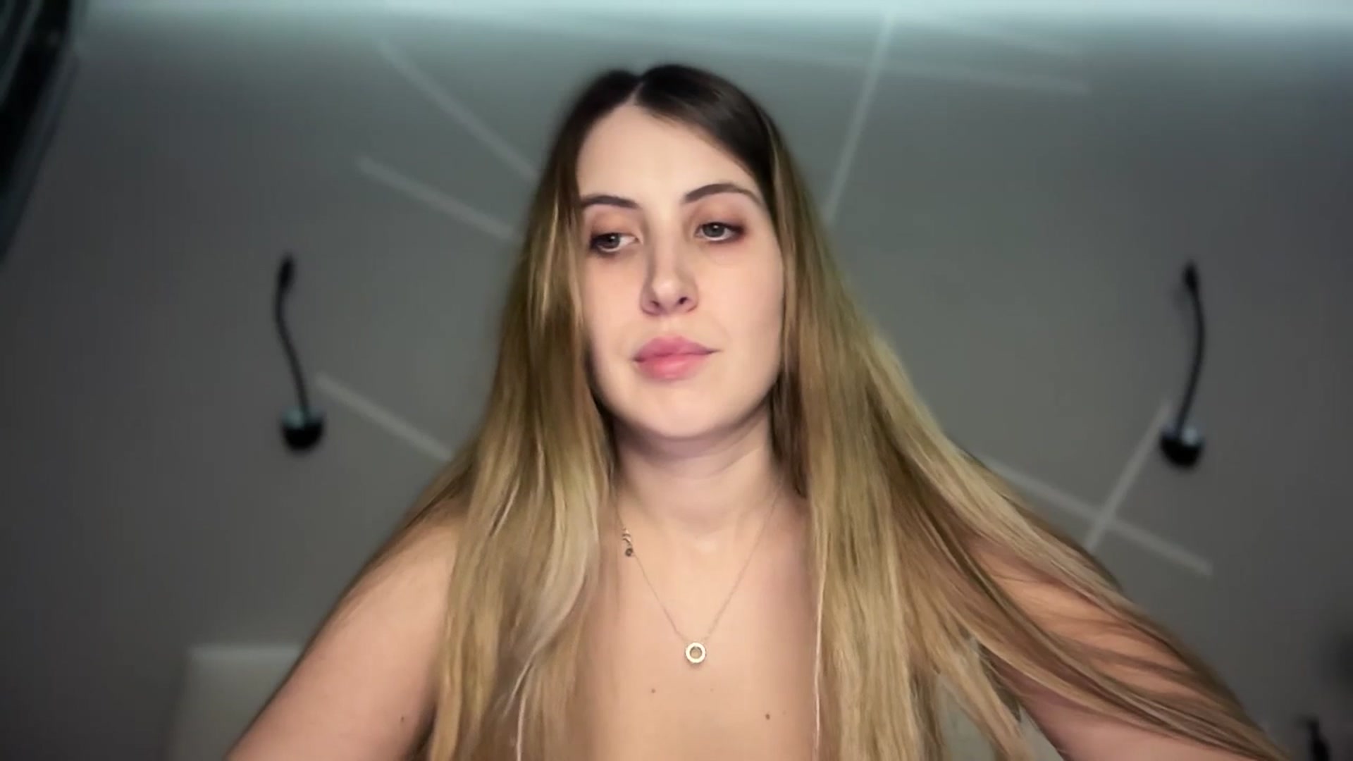 Gallery image thumbnail from MarryCox's myfreecams stream on, 01/22/2025, 15:14 image 3 of 20