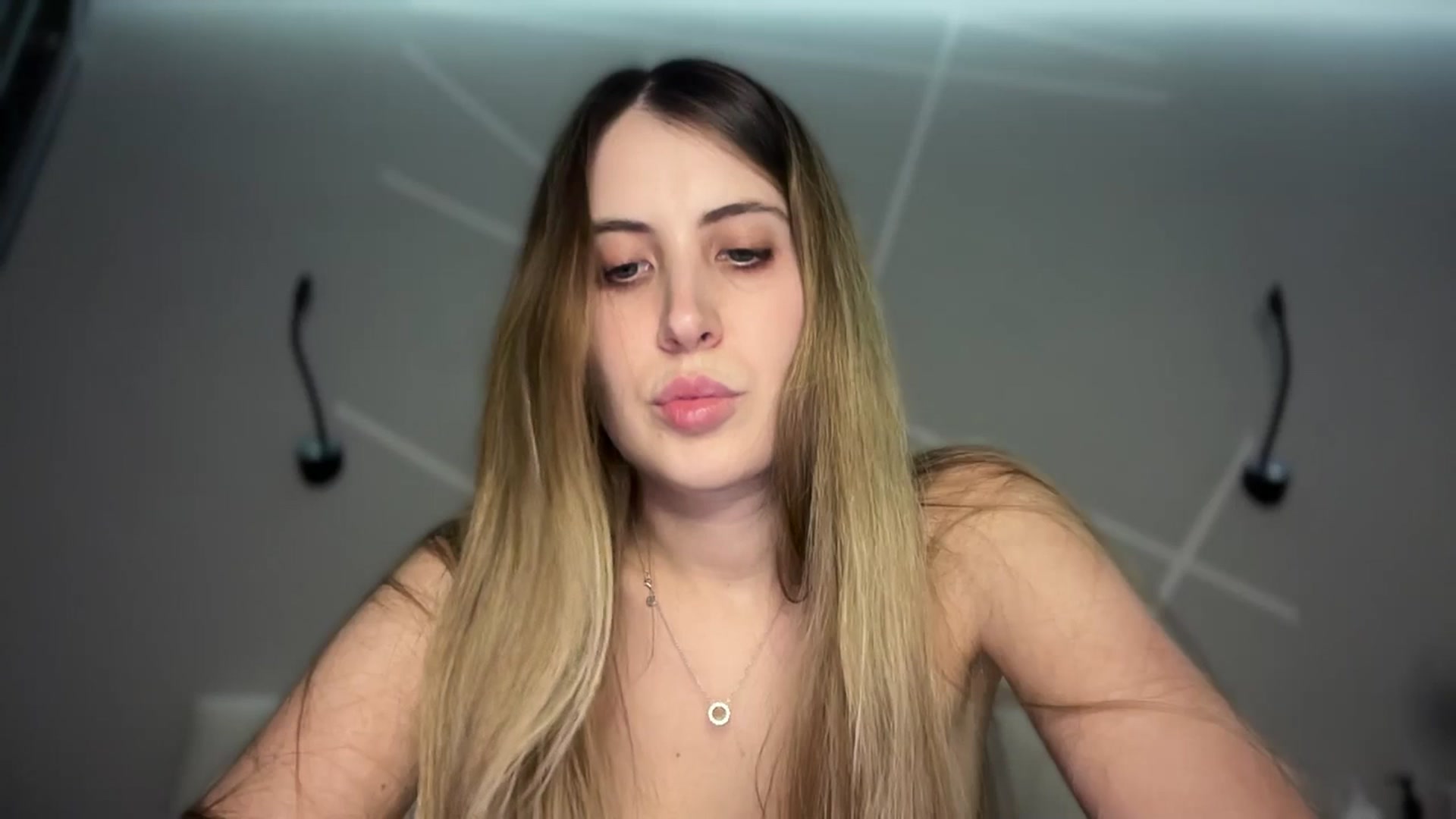 Gallery image thumbnail from MarryCox's myfreecams stream on, 01/22/2025, 15:14 image 16 of 20