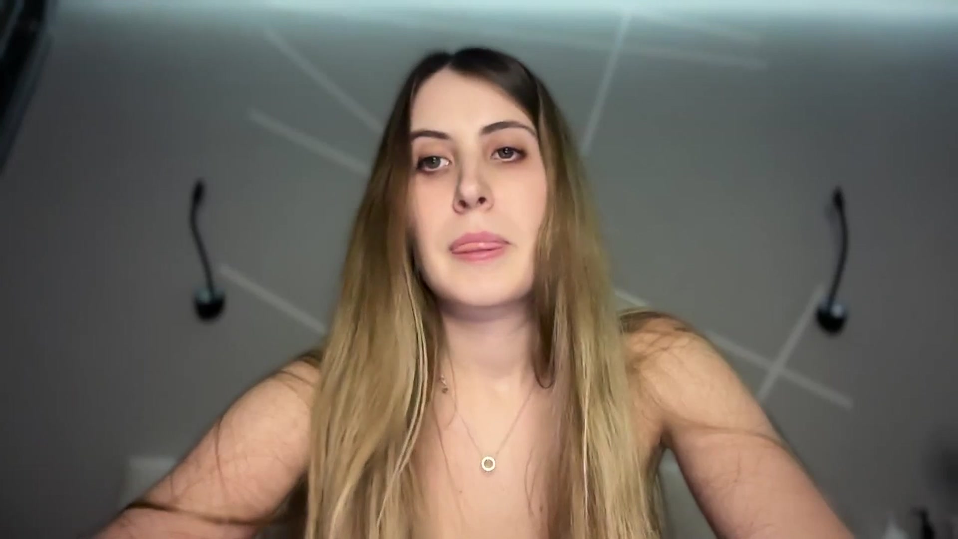 Gallery image thumbnail from MarryCox's myfreecams stream on, 01/22/2025, 15:14 image 15 of 20