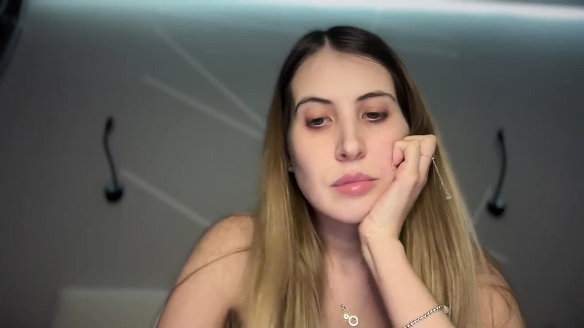 Gallery image thumbnail from MarryCox's myfreecams stream on, 01/24/2025, 14:23 image 10 of 20