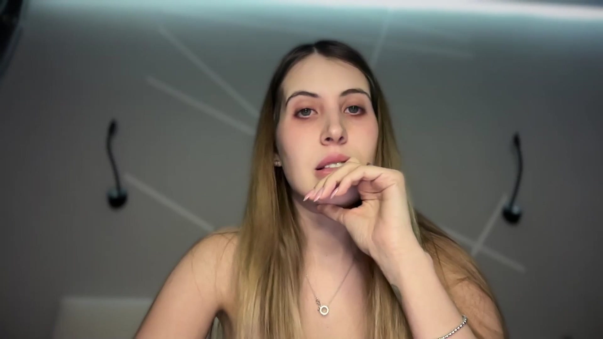 Gallery image thumbnail from MarryCox's myfreecams stream on, 01/24/2025, 14:23 image 15 of 20