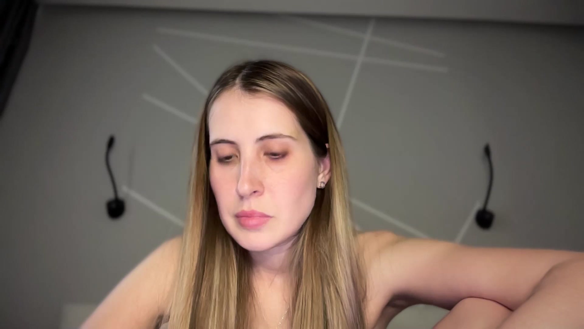 Gallery image thumbnail from MarryCox's myfreecams stream on, 04/15/2025, 14:01 image 12 of 20