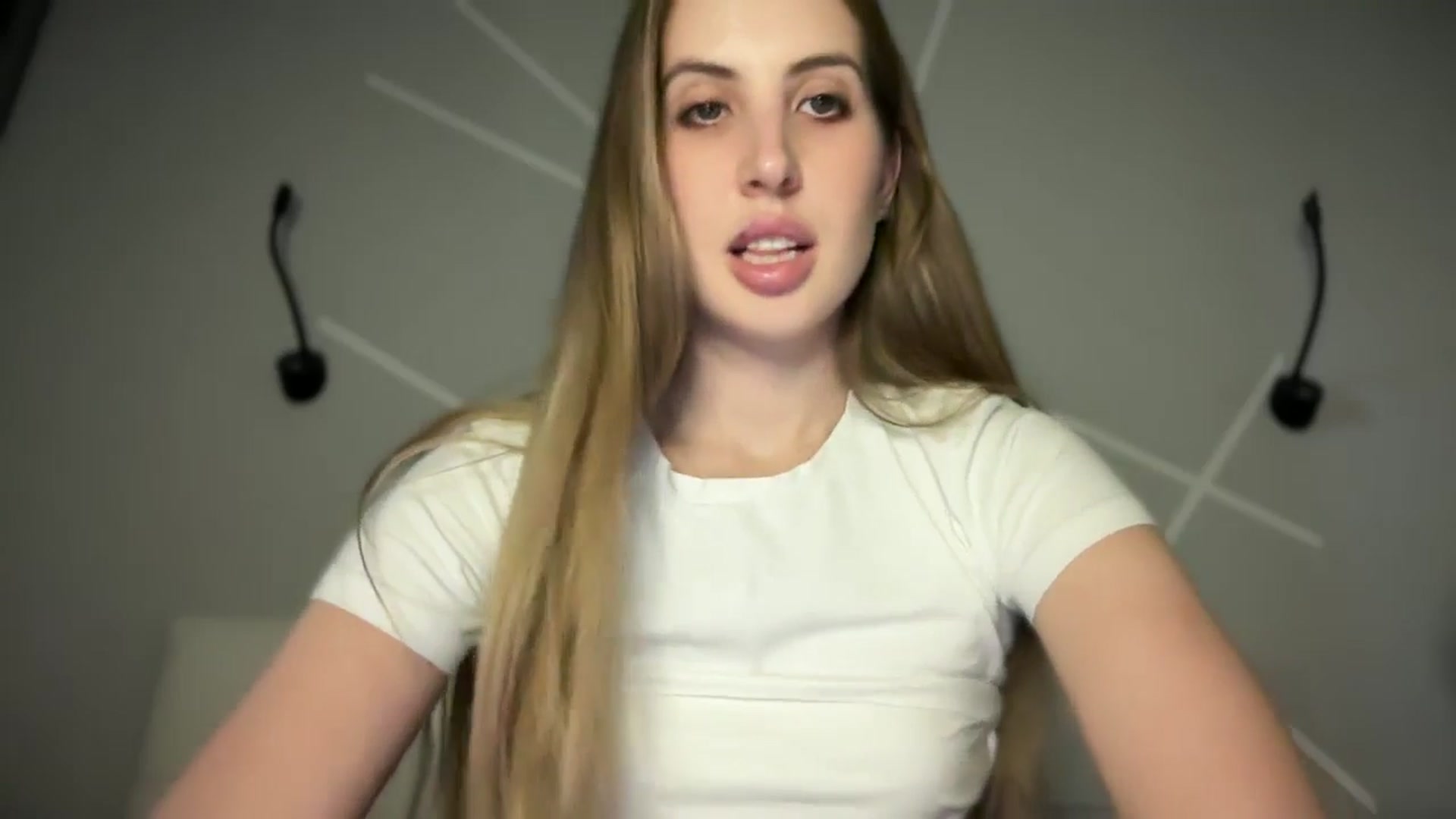 Gallery image thumbnail from MarryCox's myfreecams stream on, 04/18/2025, 13:37 image 5 of 20