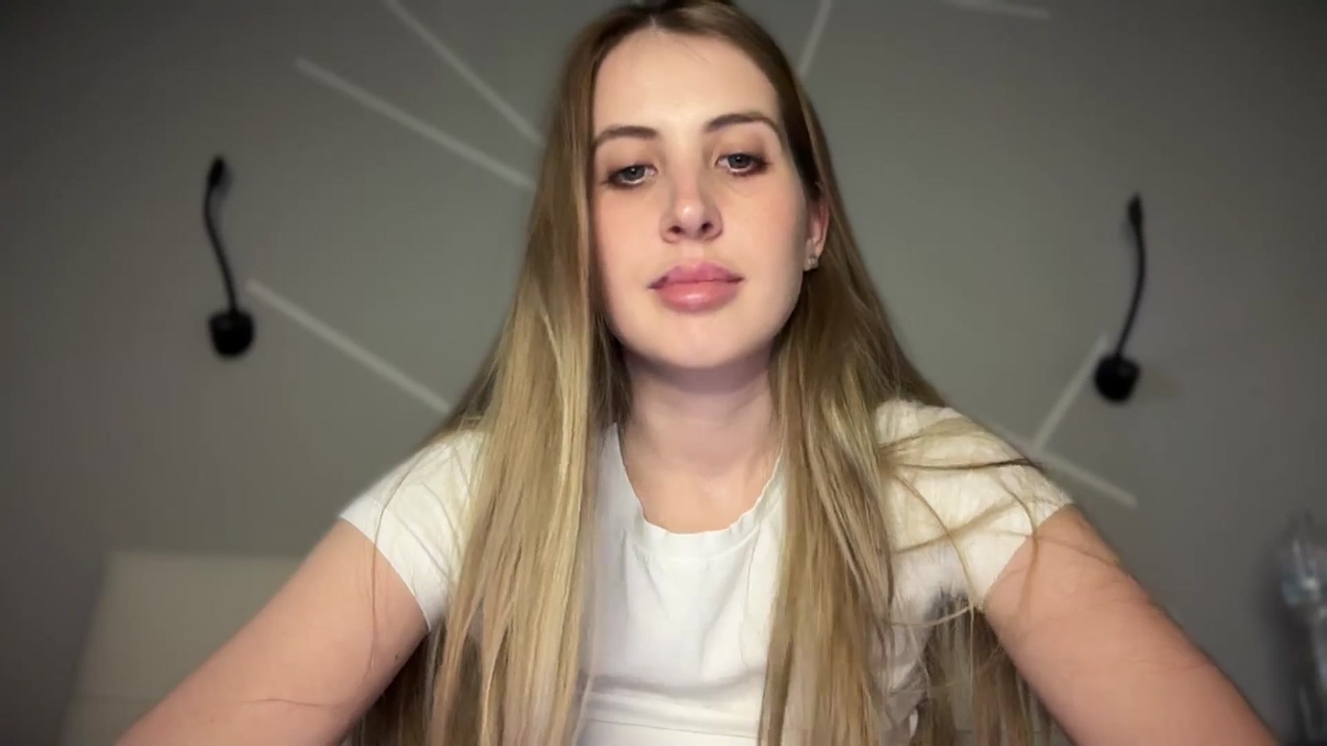 Gallery image thumbnail from MarryCox's myfreecams stream on, 04/18/2025, 13:37 image 17 of 20