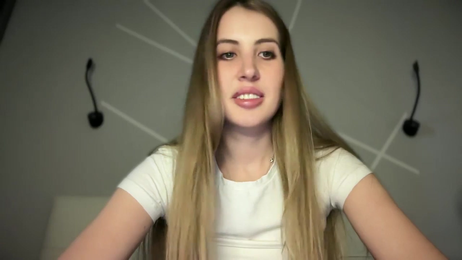 Gallery image thumbnail from MarryCox's myfreecams stream on, 04/18/2025, 13:37 image 6 of 20