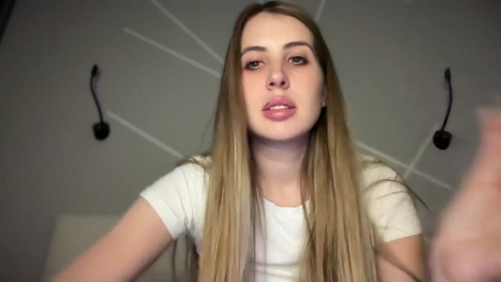 Gallery image thumbnail from MarryCox's myfreecams stream on, 04/18/2025, 13:37 image 12 of 20