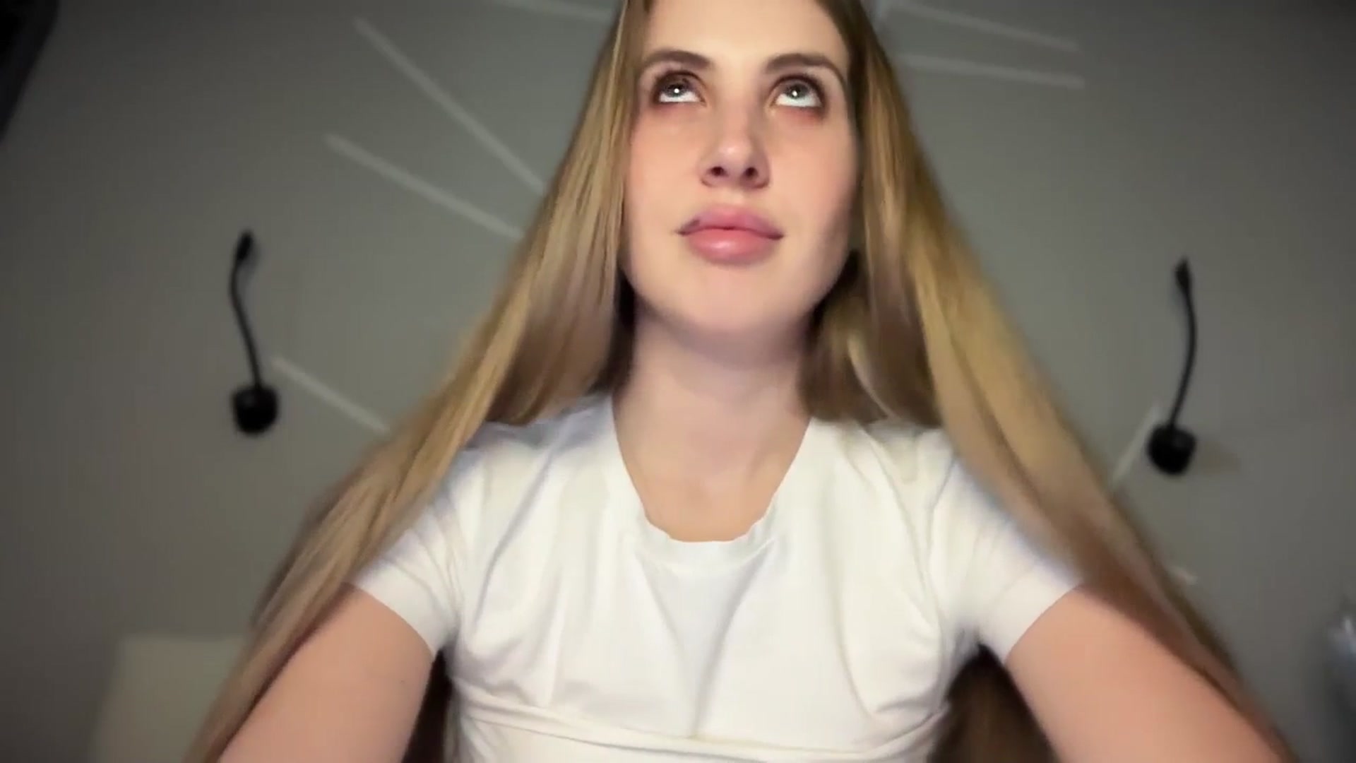 Gallery image thumbnail from MarryCox's myfreecams stream on, 04/18/2025, 13:37 image 2 of 20