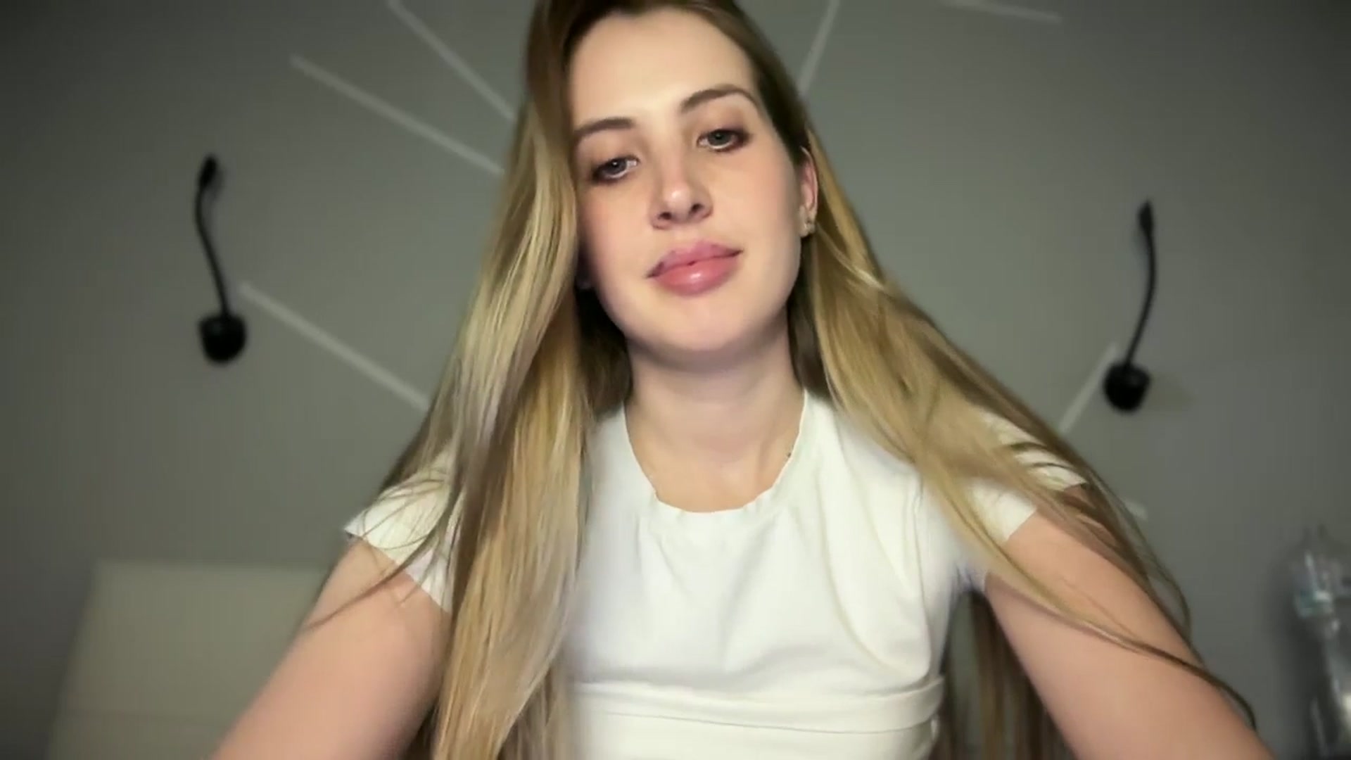 Gallery image thumbnail from MarryCox's myfreecams stream on, 04/18/2025, 13:37 image 15 of 20