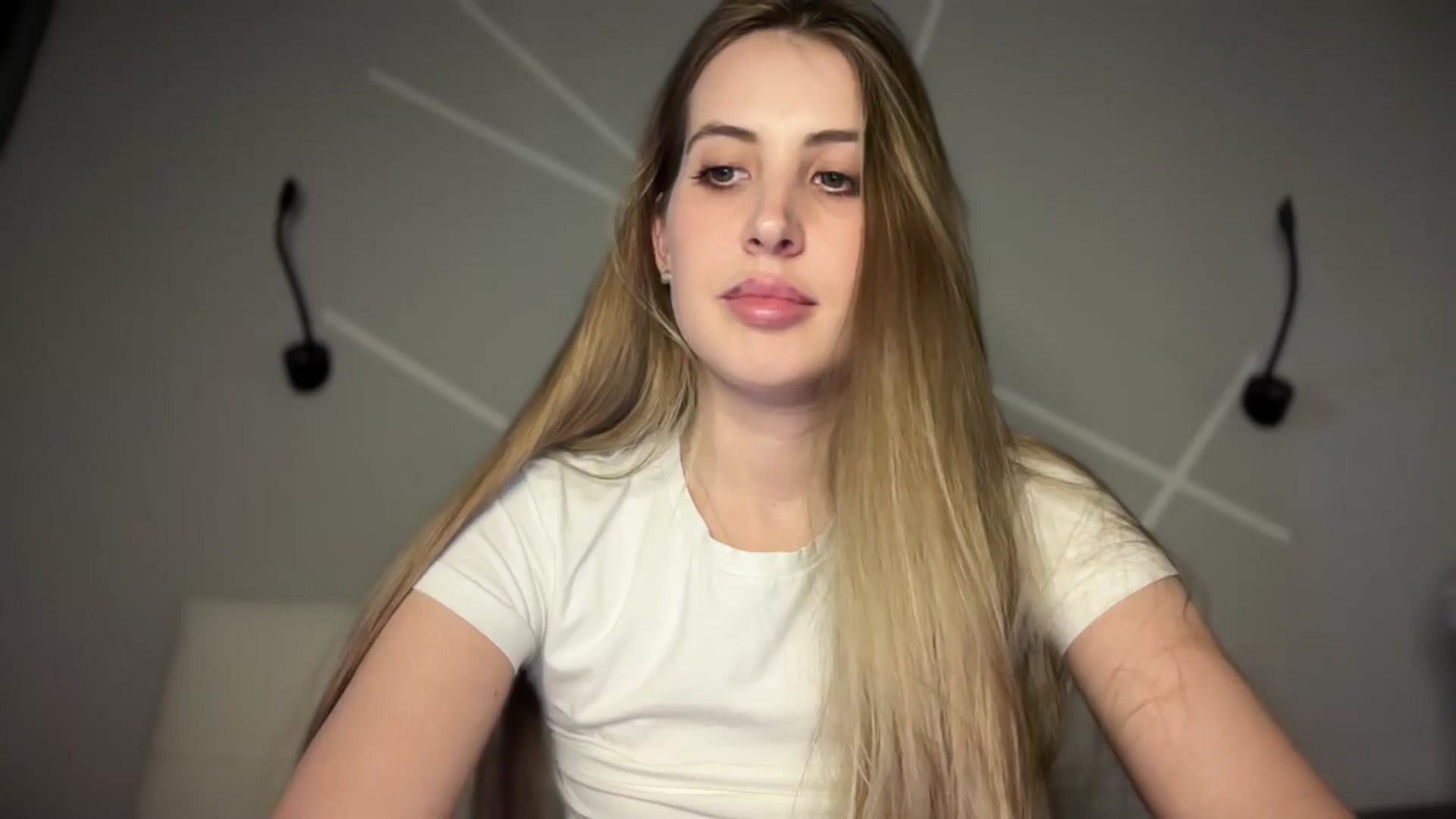 Gallery image thumbnail from MarryCox's myfreecams stream on, 04/18/2025, 13:56 image 10 of 20