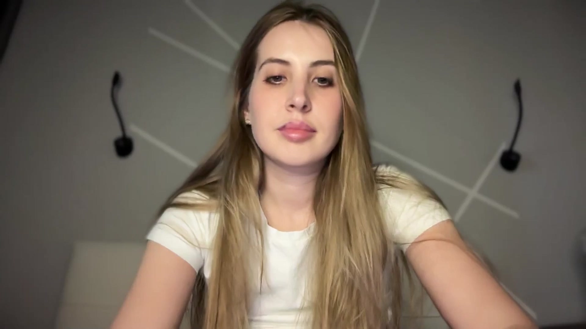 Gallery image thumbnail from MarryCox's myfreecams stream on, 04/18/2025, 13:56 image 15 of 20