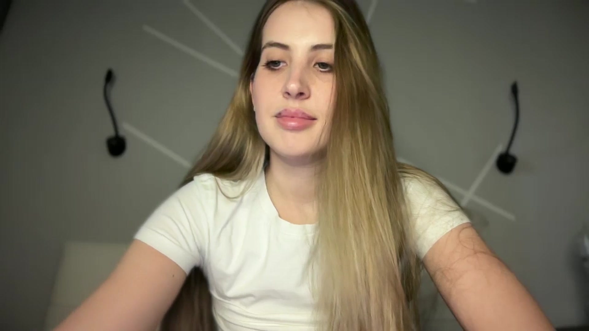 Gallery image thumbnail from MarryCox's myfreecams stream on, 04/18/2025, 13:56 image 6 of 20