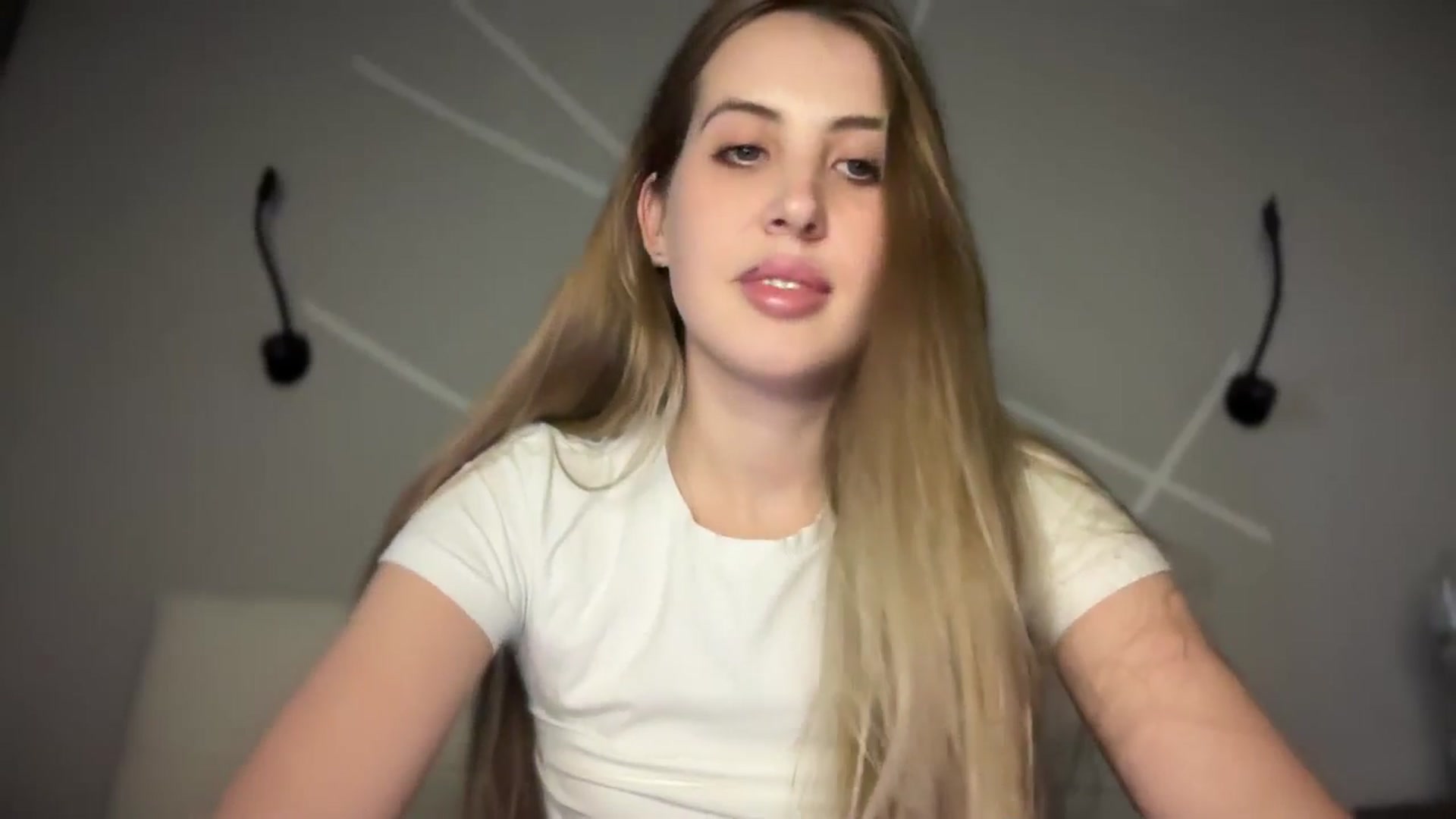 Gallery image thumbnail from MarryCox's myfreecams stream on, 04/18/2025, 13:56 image 8 of 20