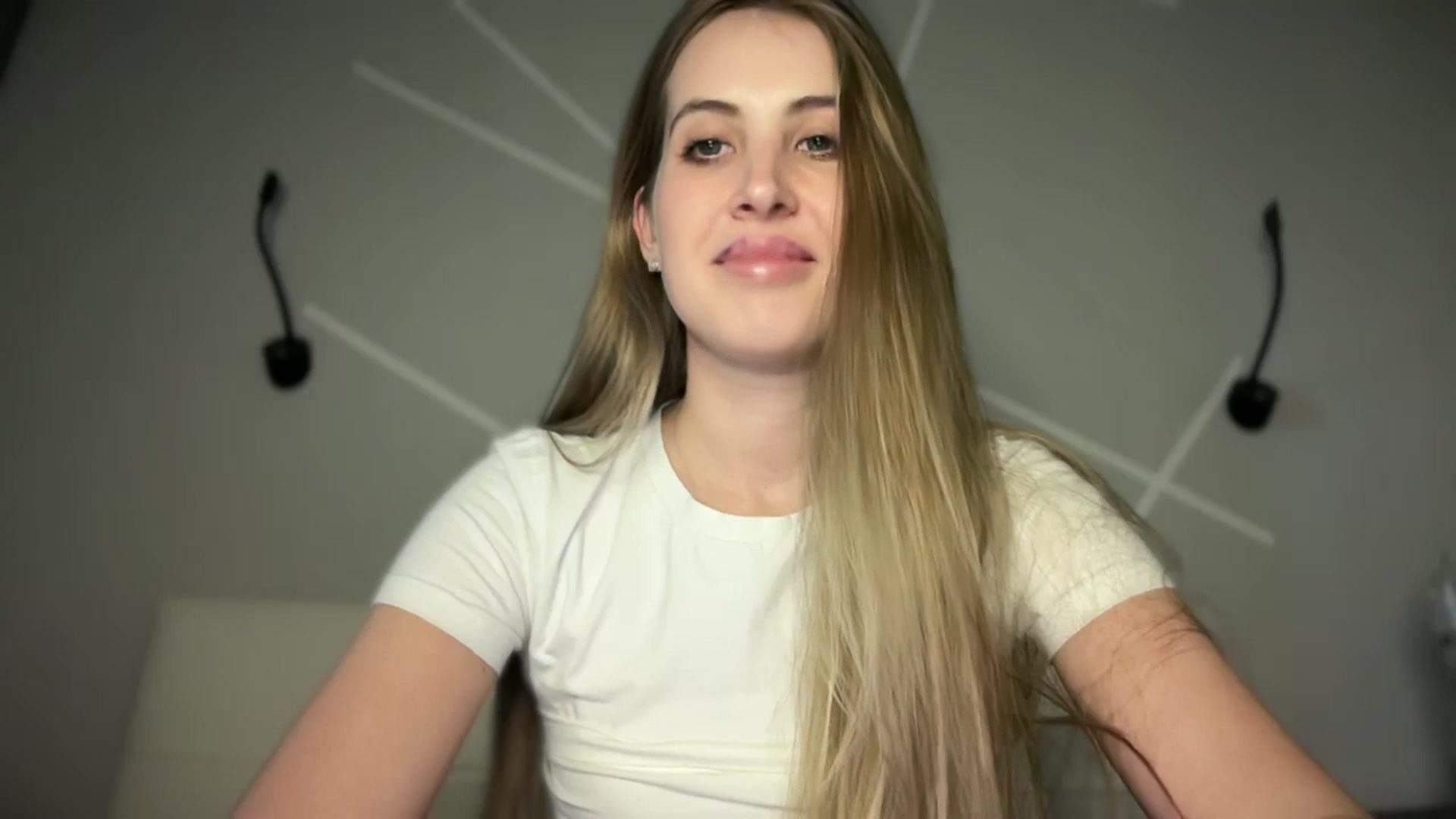 Gallery image thumbnail from MarryCox's myfreecams stream on, 04/18/2025, 13:56 image 4 of 20