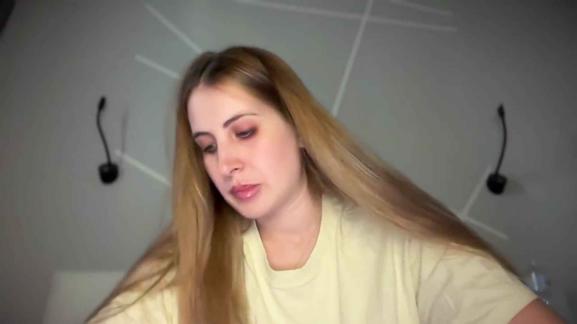 Gallery image thumbnail from MarryCox's myfreecams stream on, 04/23/2025, 13:38 image 20 of 20
