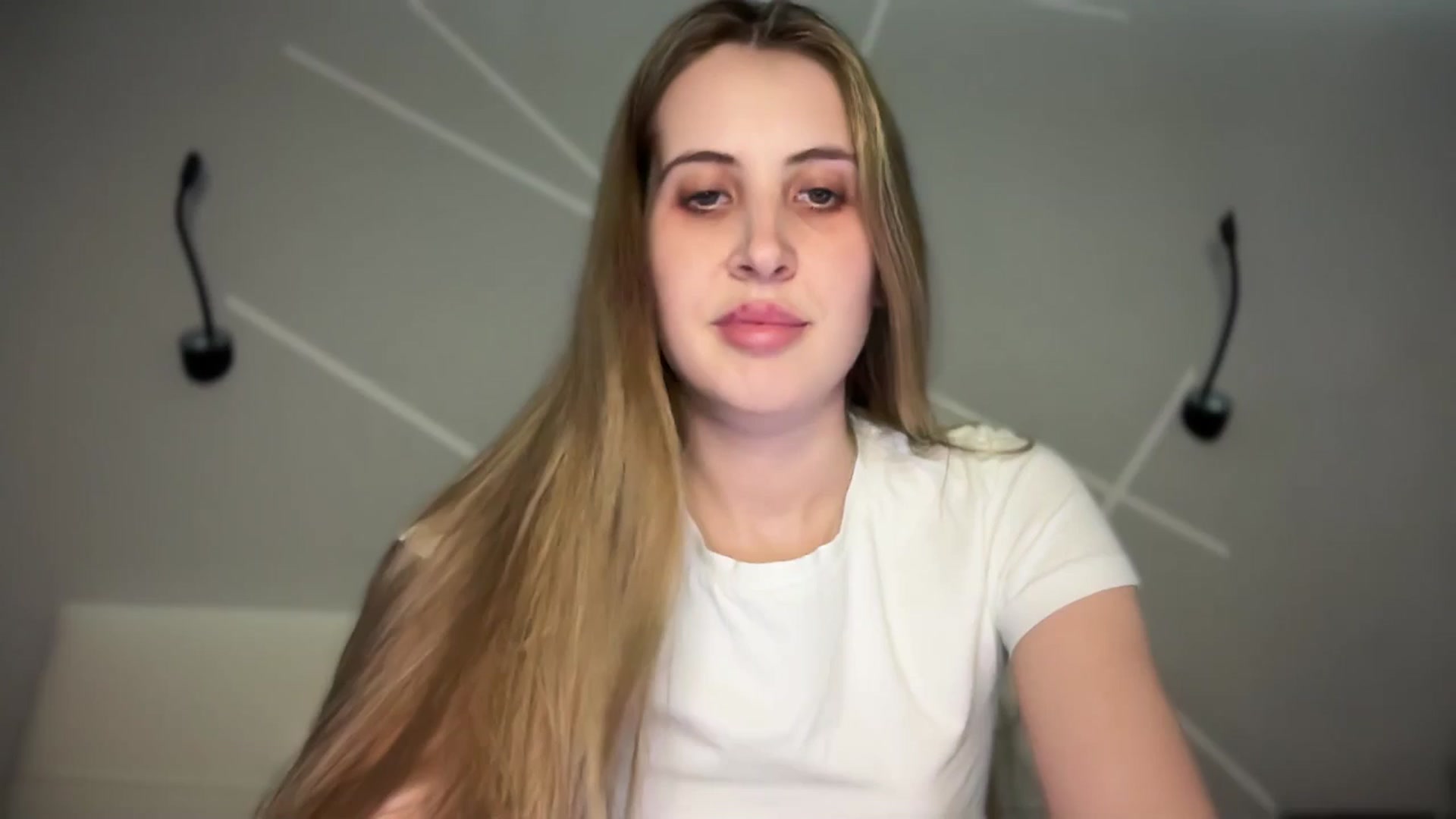 Gallery image thumbnail from MarryCox's myfreecams stream on, 04/25/2025, 13:28 image 2 of 20